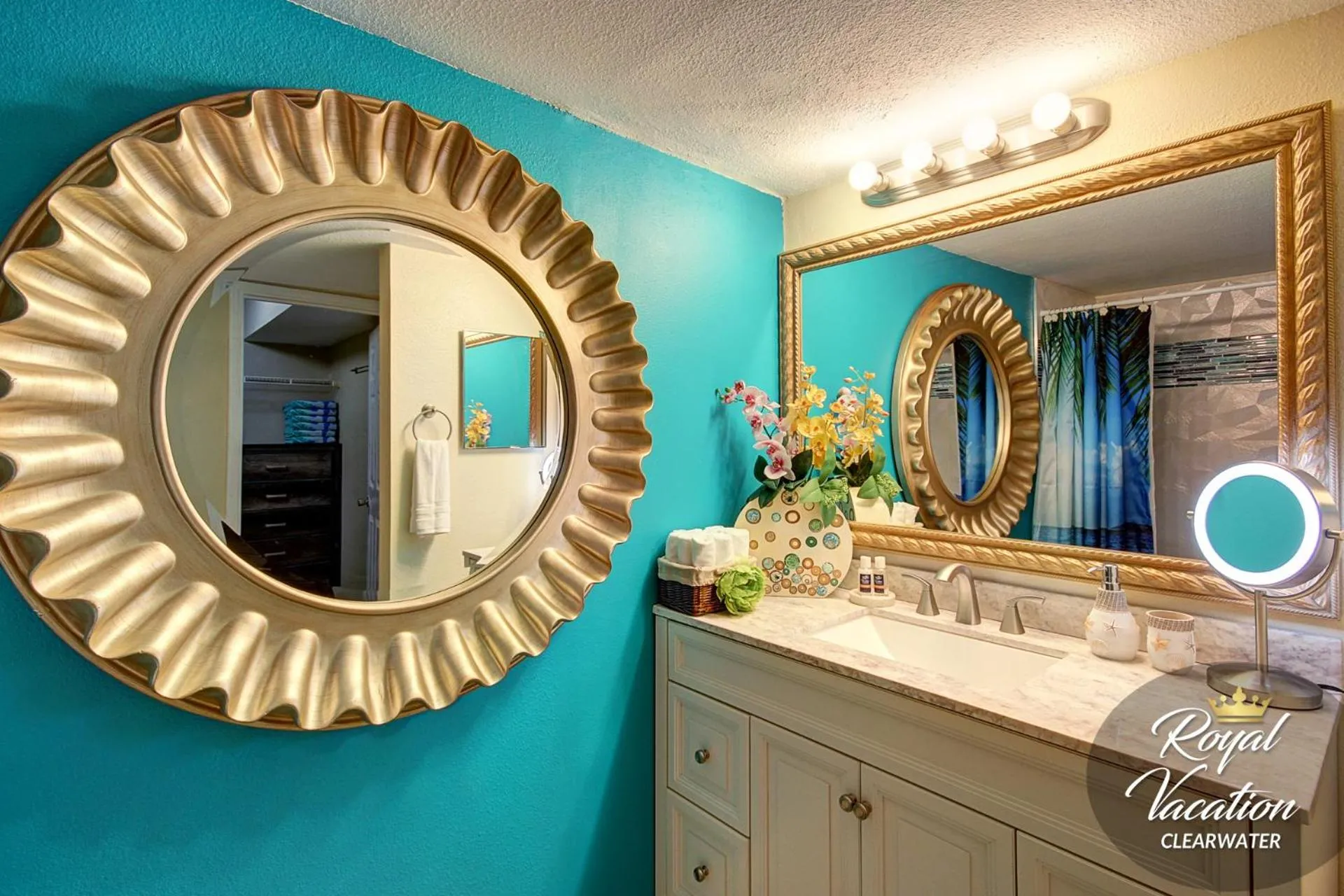 Bathroom in Royal Tropical at Avalon Clearwater - Pool & Free Parking - 10 Min Drive to Clearwater Beach
