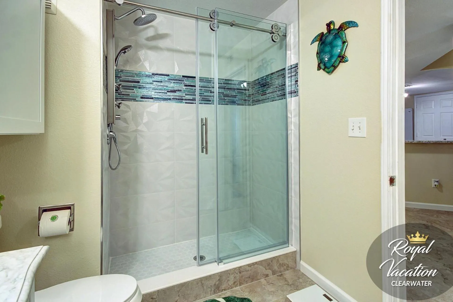 Shower in Royal Tropical at Avalon Clearwater - Pool & Free Parking - 10 Min Drive to Clearwater Beach