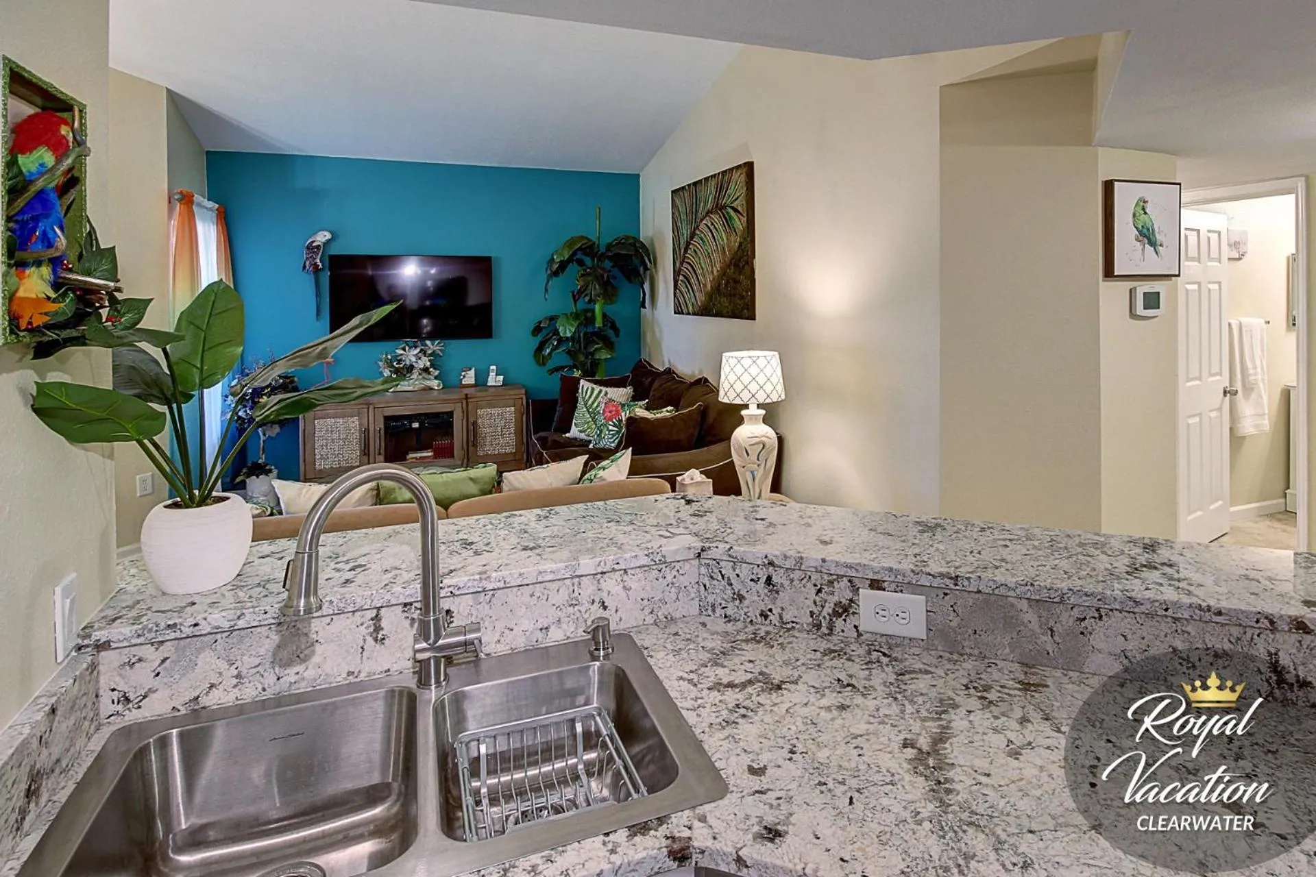 Kitchen or kitchenette in Royal Tropical at Avalon Clearwater - Pool & Free Parking - 10 Min Drive to Clearwater Beach