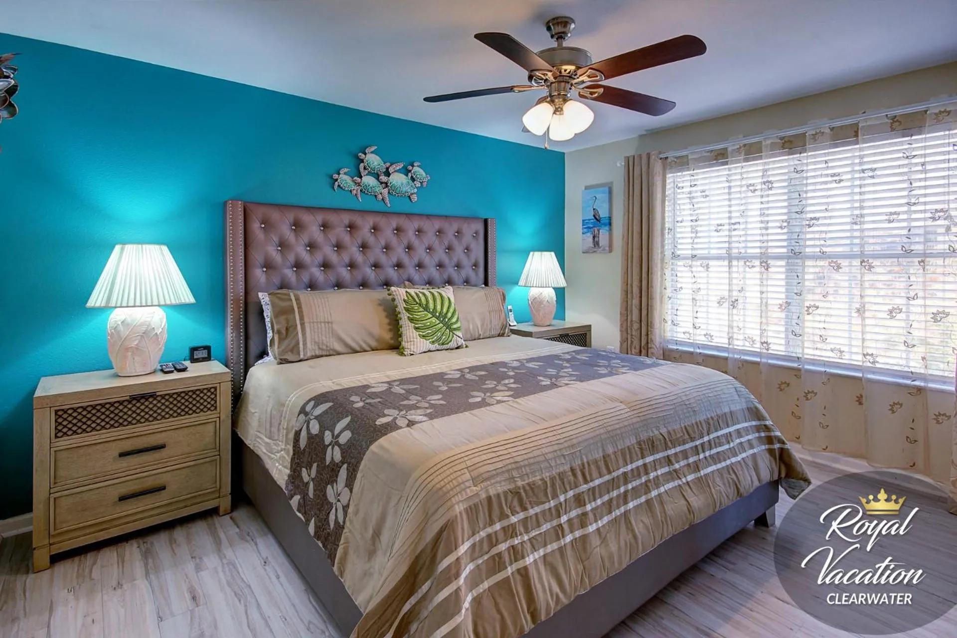 Bed in Royal Tropical at Avalon Clearwater - Pool & Free Parking - 10 Min Drive to Clearwater Beach