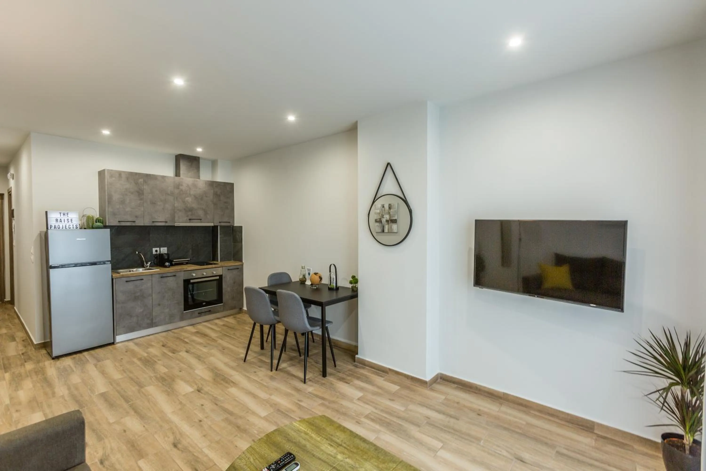 TV and multimedia in Raise Athens Metro Apartments