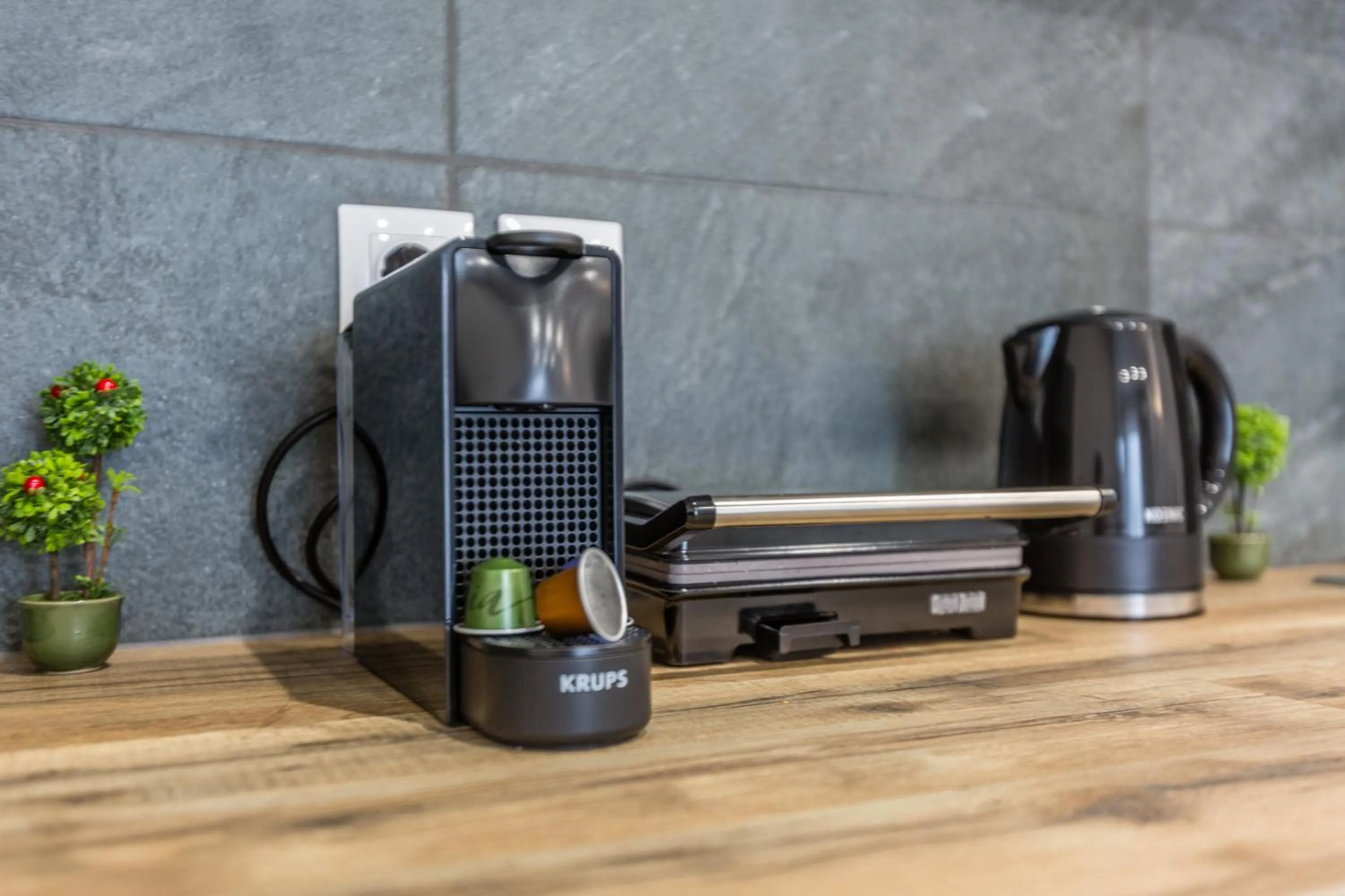 Coffee/tea facilities in Raise Athens Metro Apartments