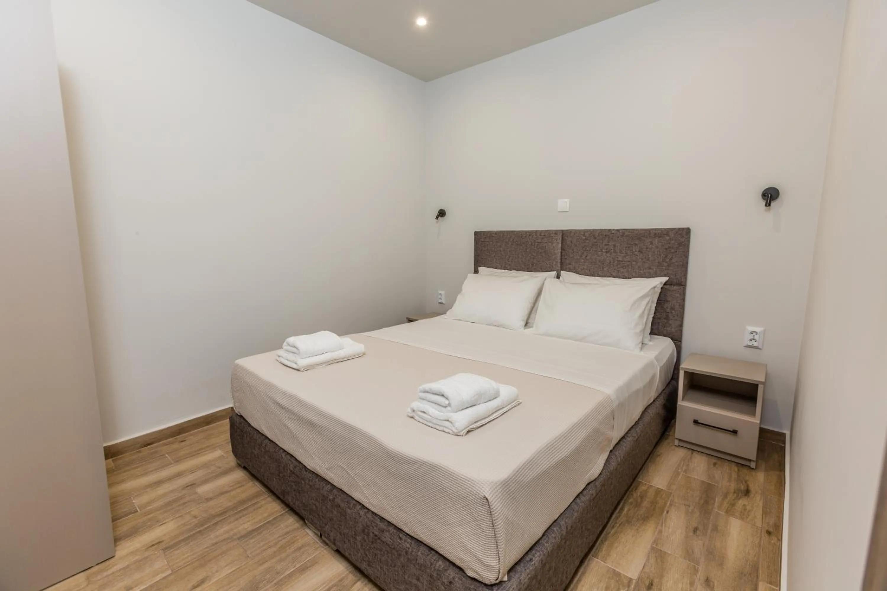 Bedroom, Bed in Raise Athens Metro Apartments
