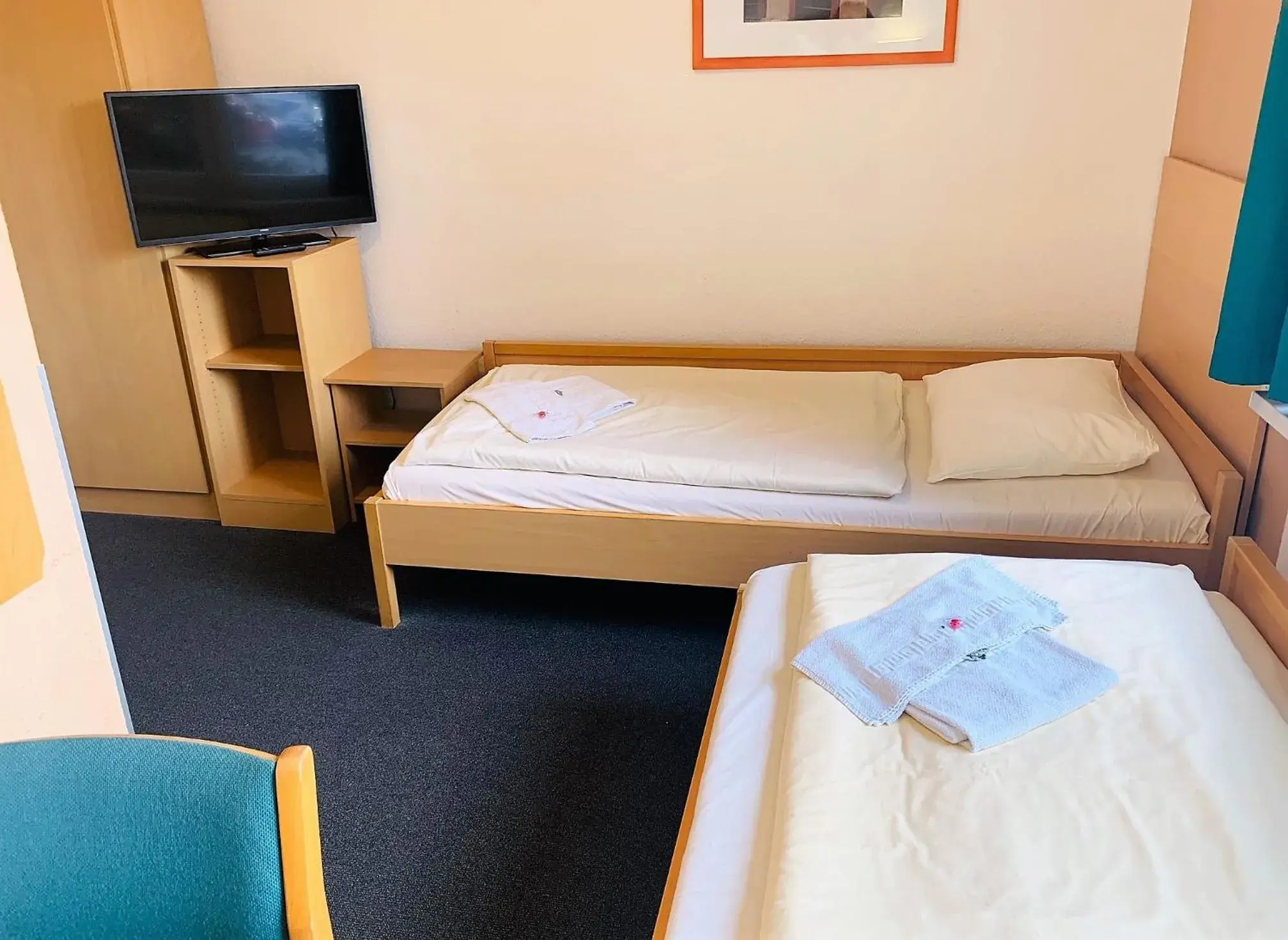 Economy Twin Room with Public Transport Ticket - single occupancy in Akademiehotel Jena Economy Twin Room with Public Transport Ticket - single occupancy in Akademiehotel Jena