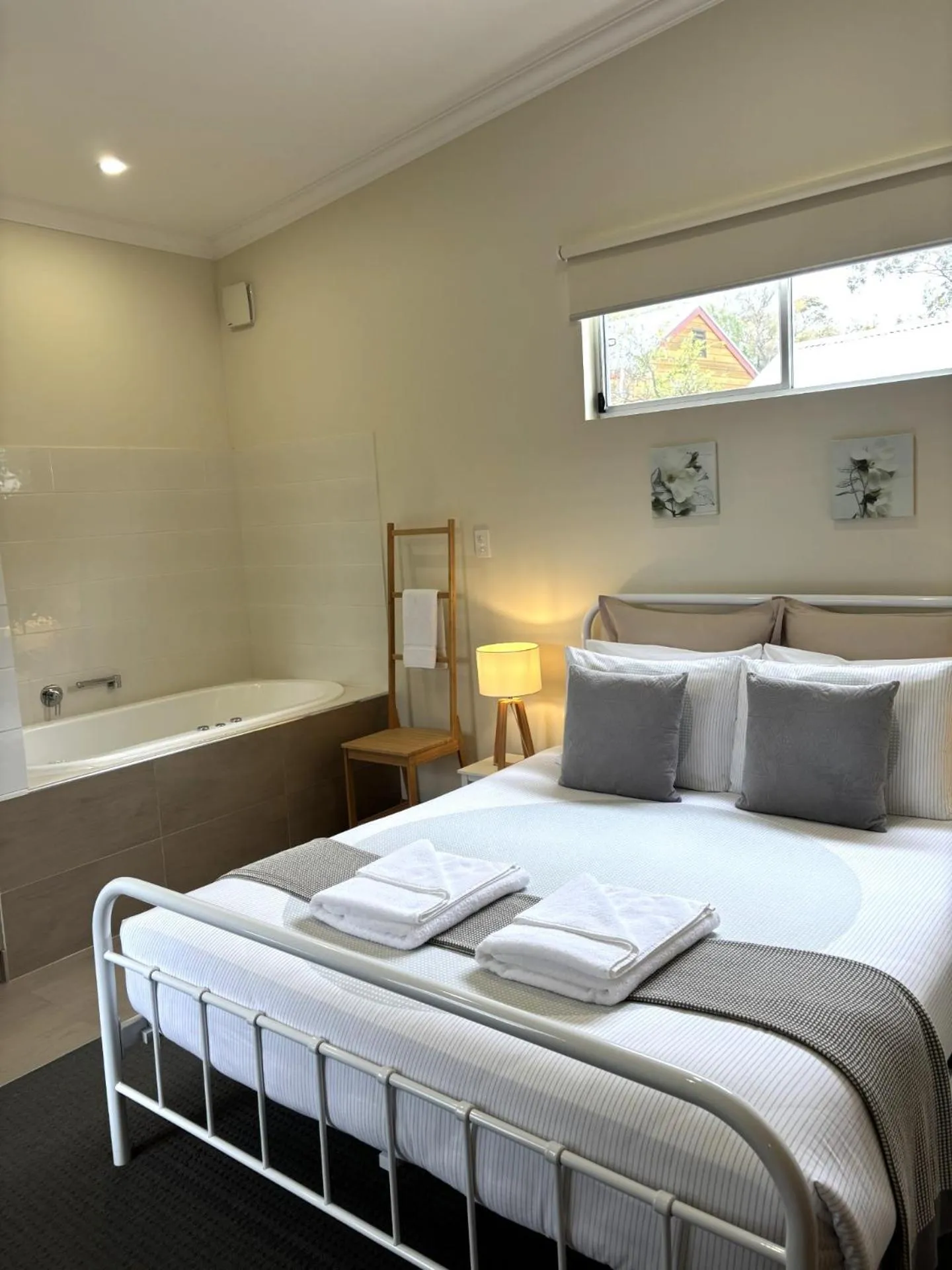 Bedroom, Bed in 1839 Cottages