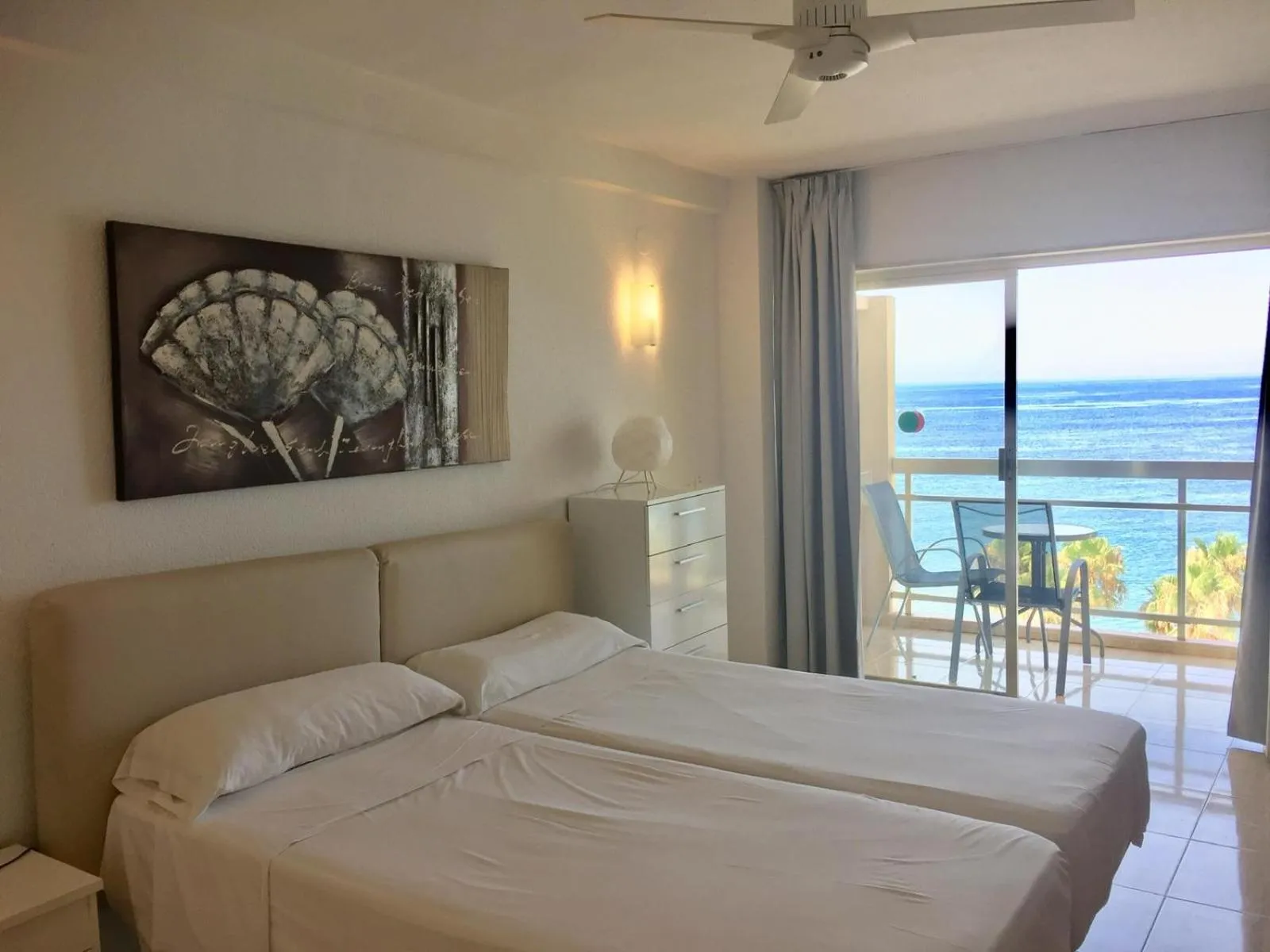 Bed in Apal Chinasol Estudios