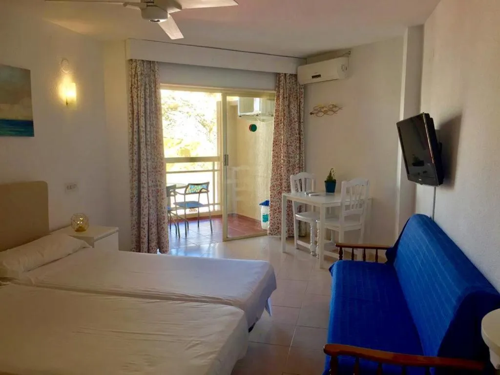 Bed in Apal Chinasol Estudios