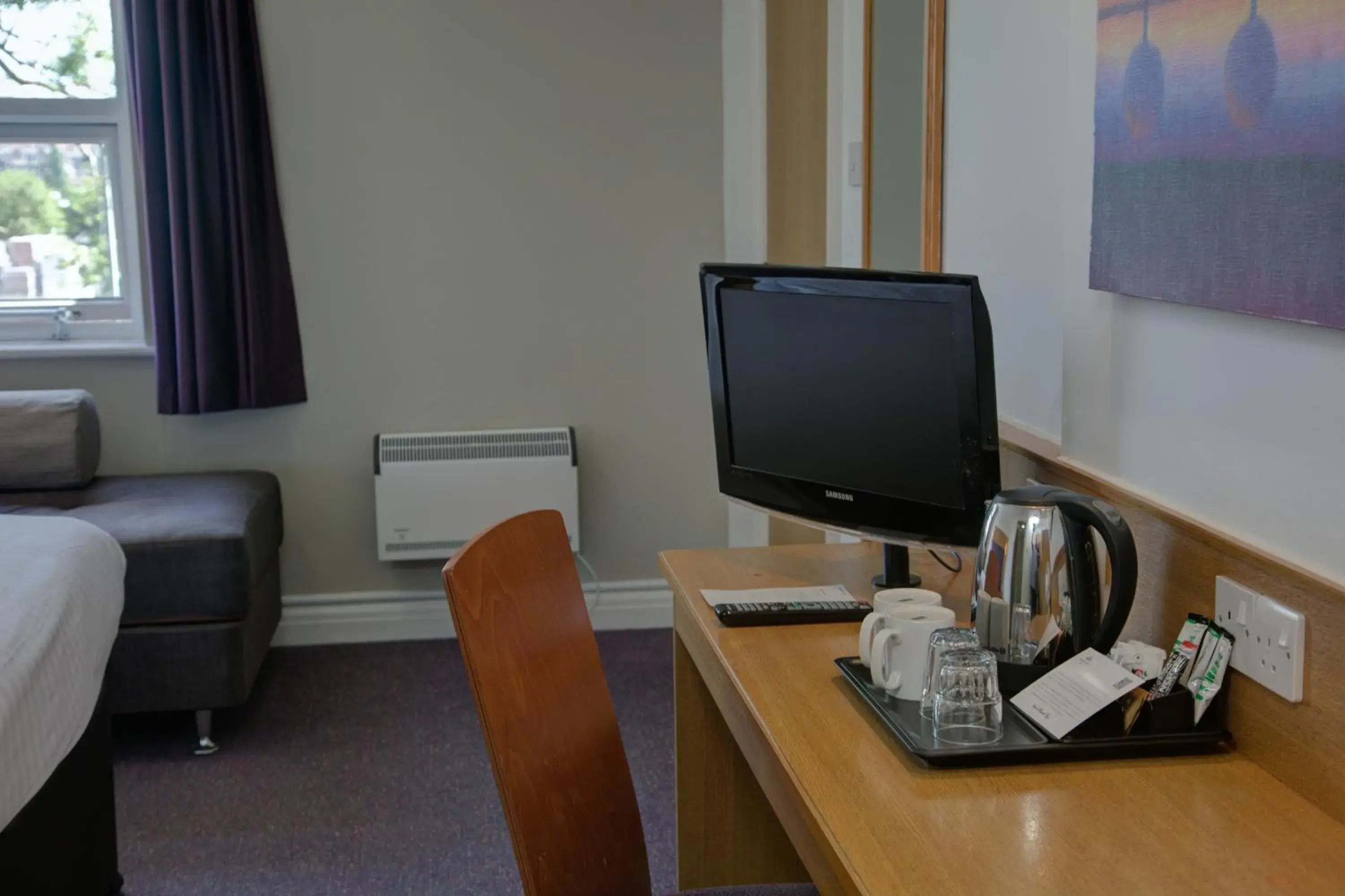 TV and multimedia, Bed in Embassy Hotel, Gateshead Newcastle, Sure Hotel Collection by Best Western TV and multimedia, Bed in Embassy Hotel, Gateshead Newcastle, Sure Hotel Collection by Best Western