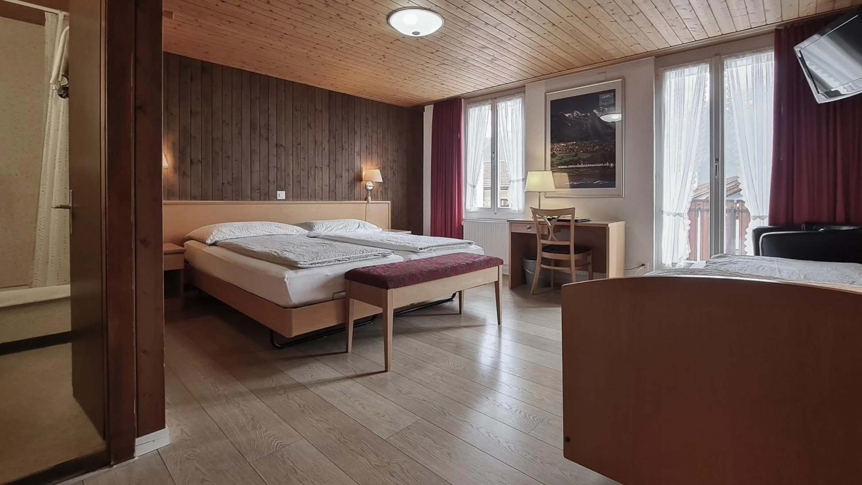 Photo of the whole room, Bed in Hotel Rössli