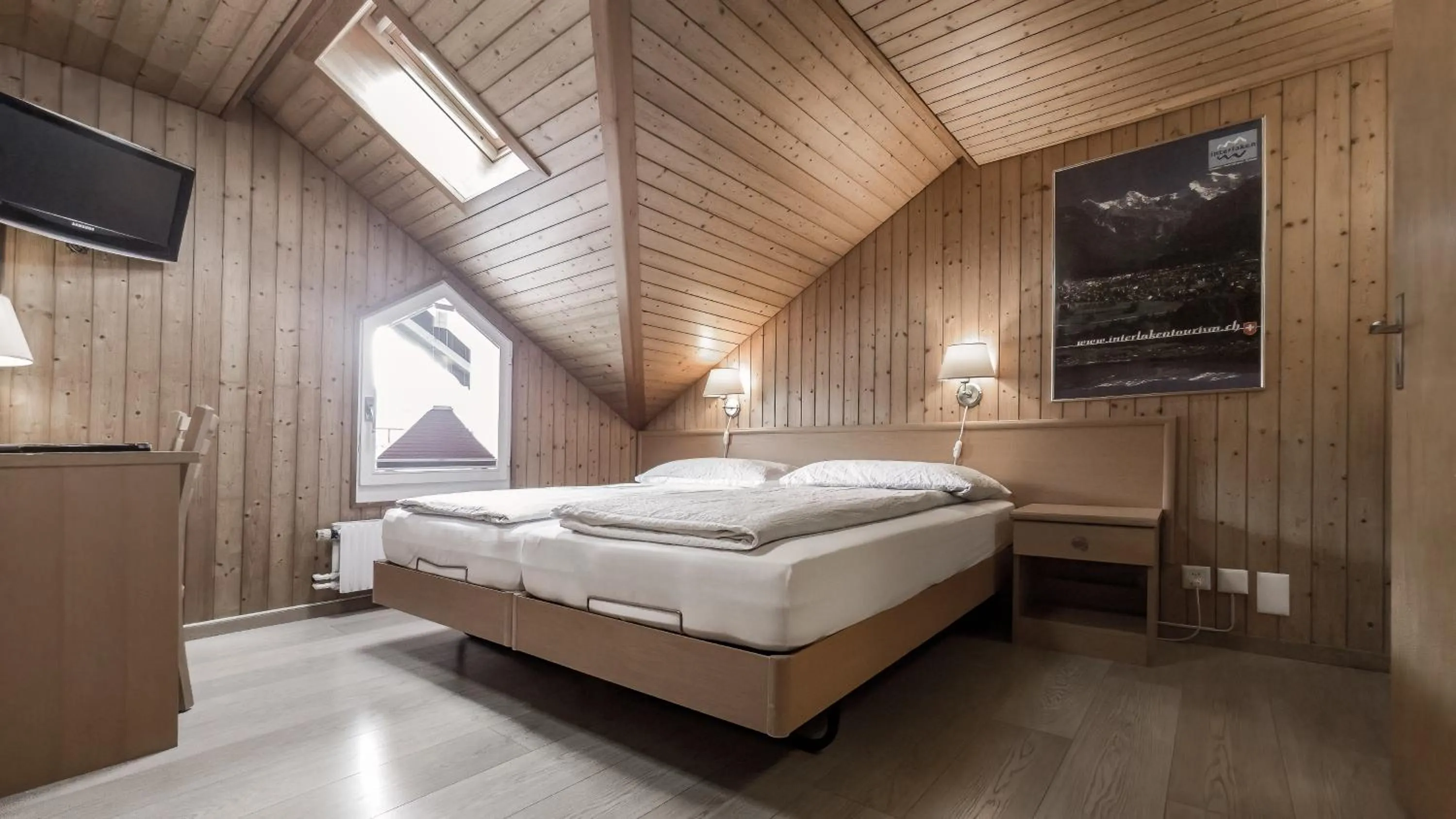 Photo of the whole room, Bed in Hotel Rössli