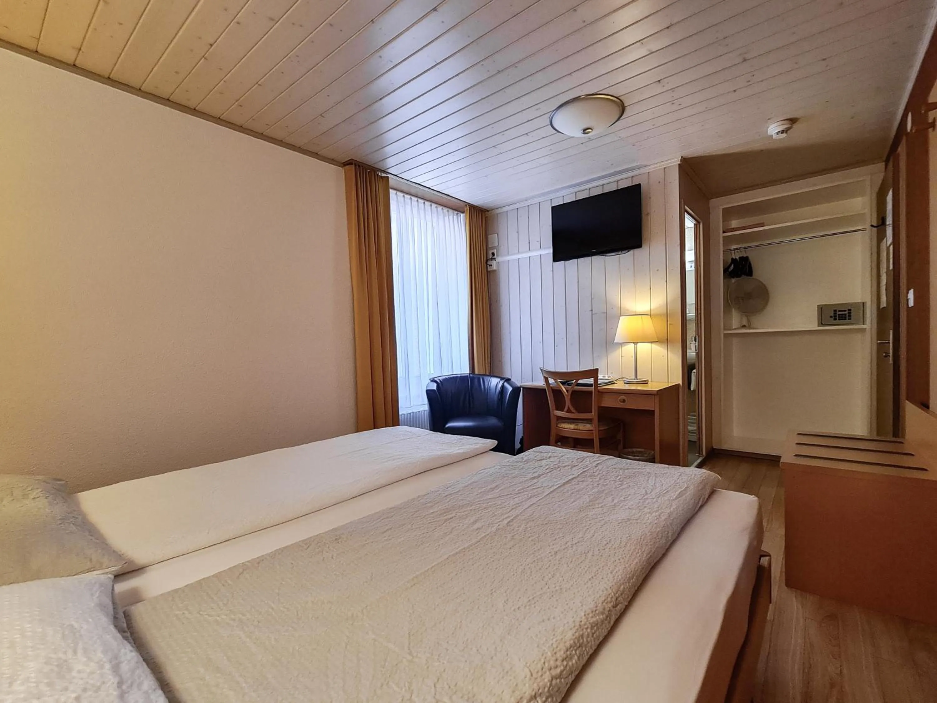 Photo of the whole room, Bed in Hotel Rössli