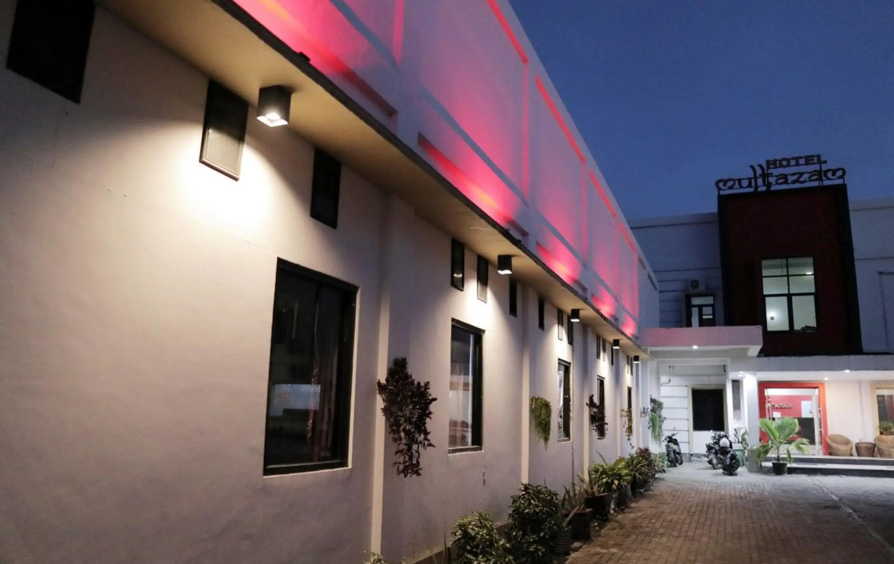 Property building in RedDoorz @ Pasangkayu Mamuju Utara Property building in RedDoorz @ Pasangkayu Mamuju Utara