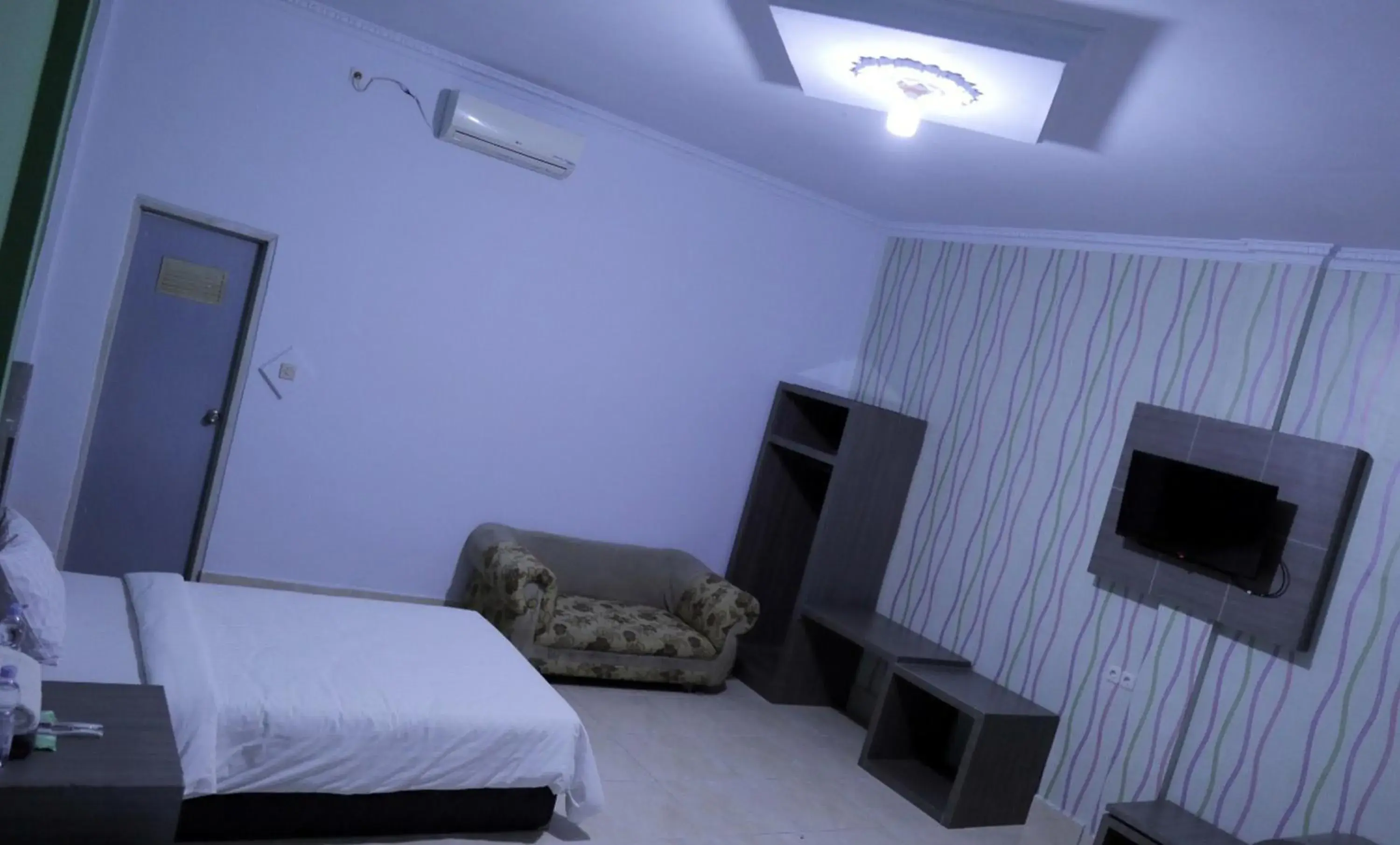 Bed in RedDoorz @ Pasangkayu Mamuju Utara Bed in RedDoorz @ Pasangkayu Mamuju Utara