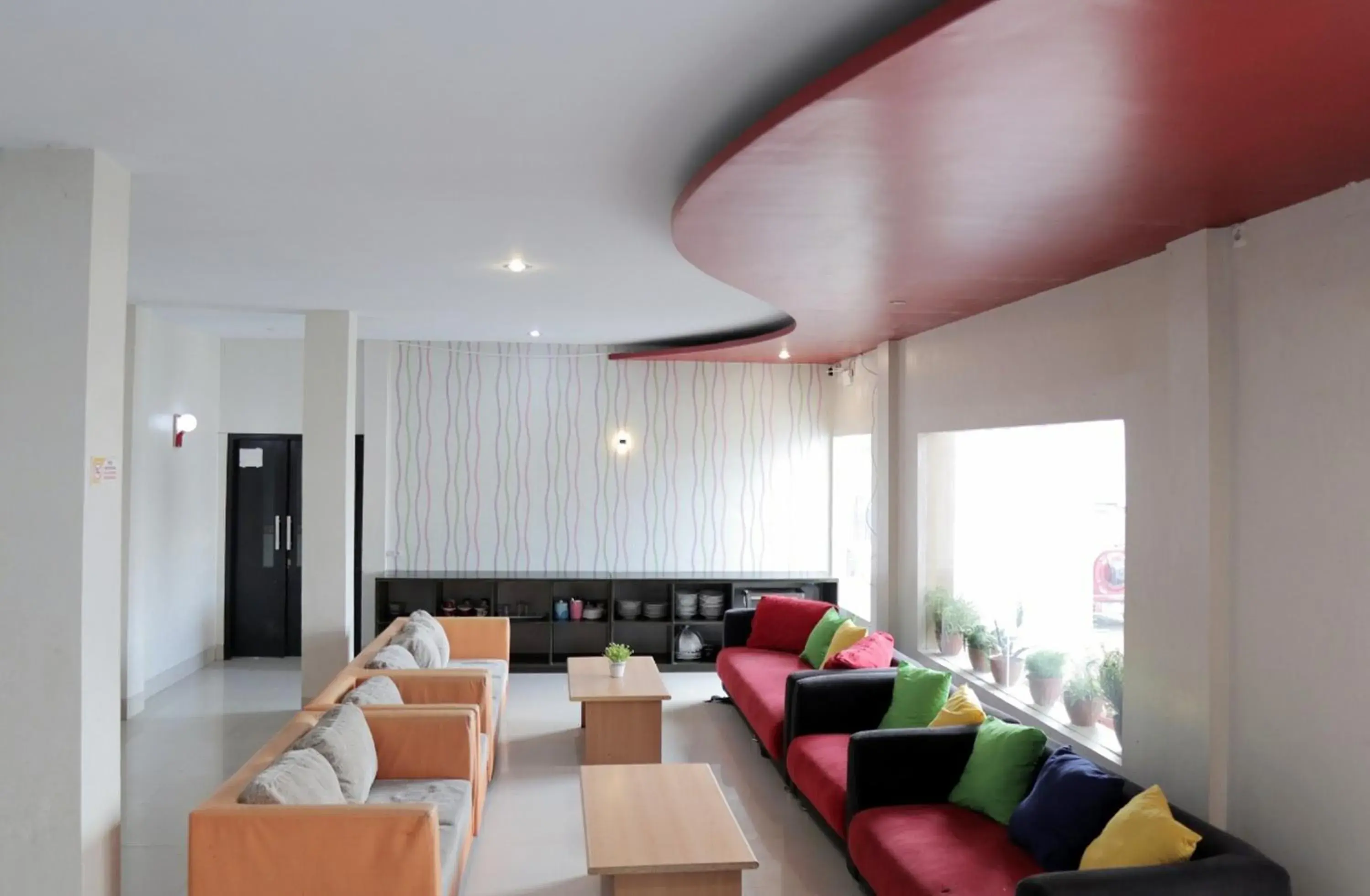 Lounge or bar in RedDoorz @ Pasangkayu Mamuju Utara Lounge or bar in RedDoorz @ Pasangkayu Mamuju Utara