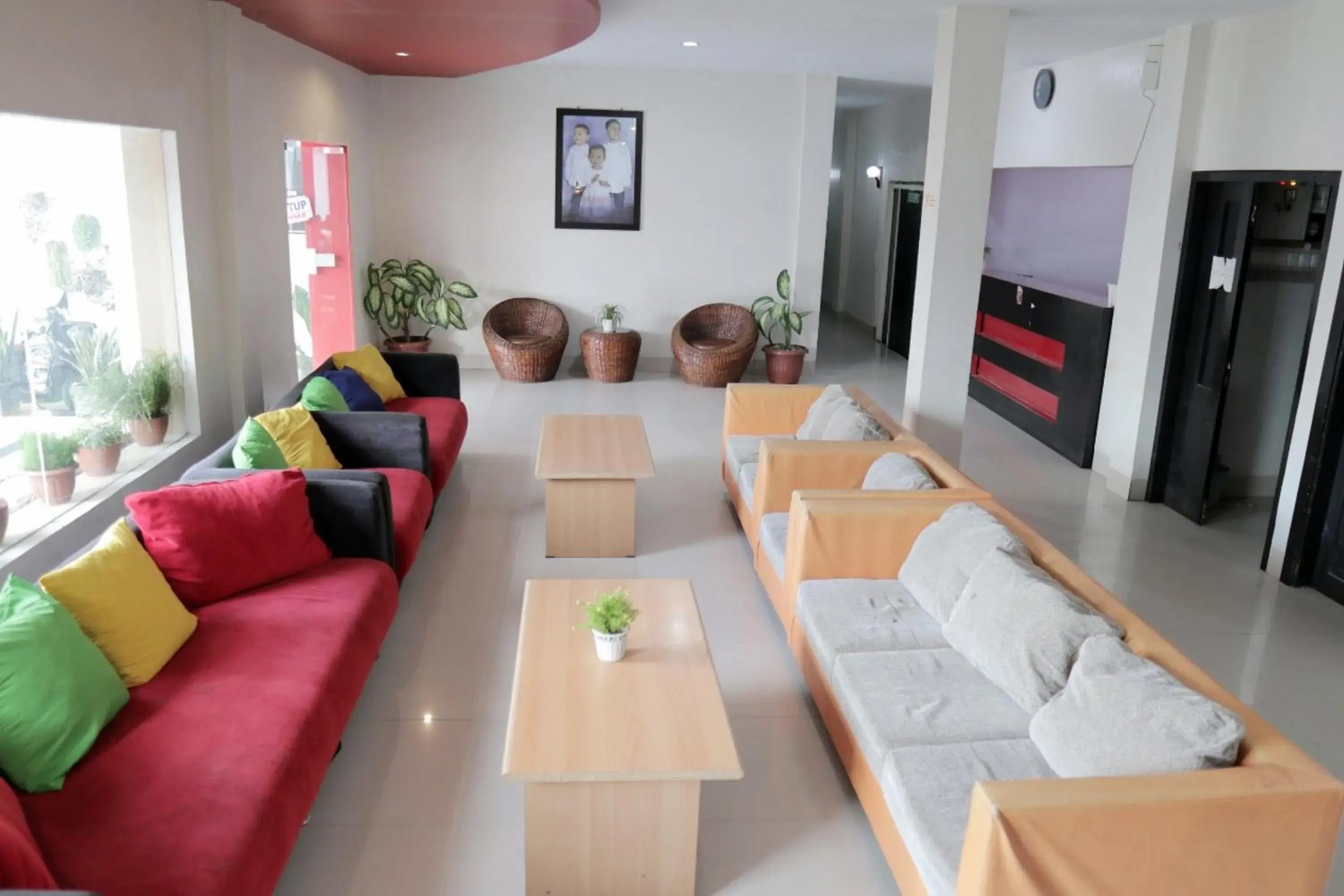 Lobby or reception in RedDoorz @ Pasangkayu Mamuju Utara Lobby or reception in RedDoorz @ Pasangkayu Mamuju Utara