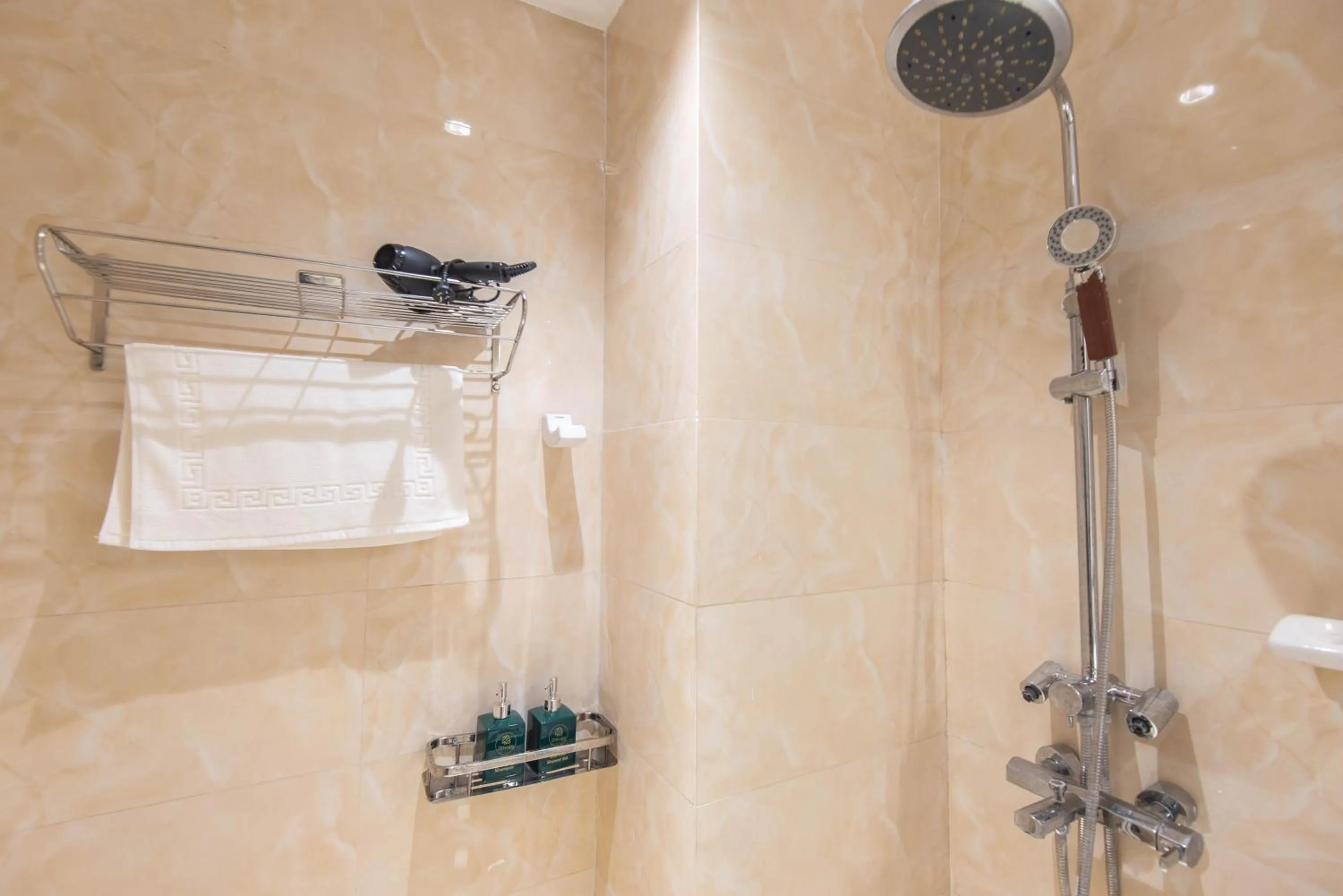 Shower in 22HOUSING 48 Phan Kế Bính