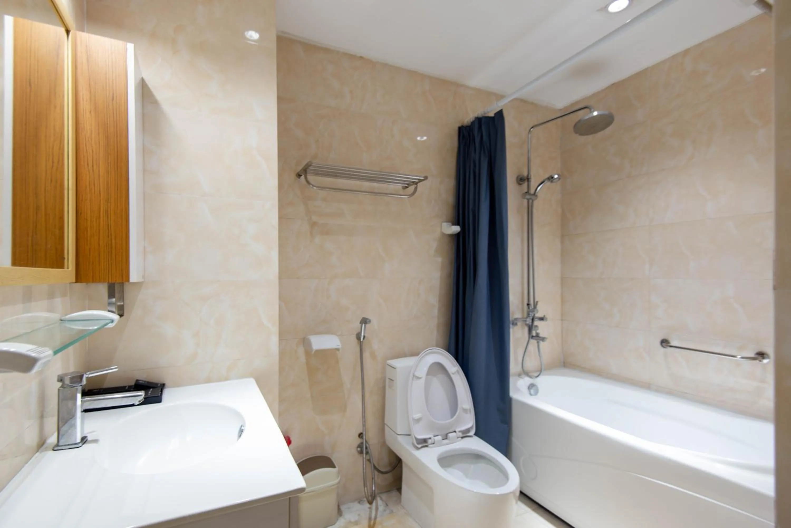 Shower in 22HOUSING 48 Phan Kế Bính