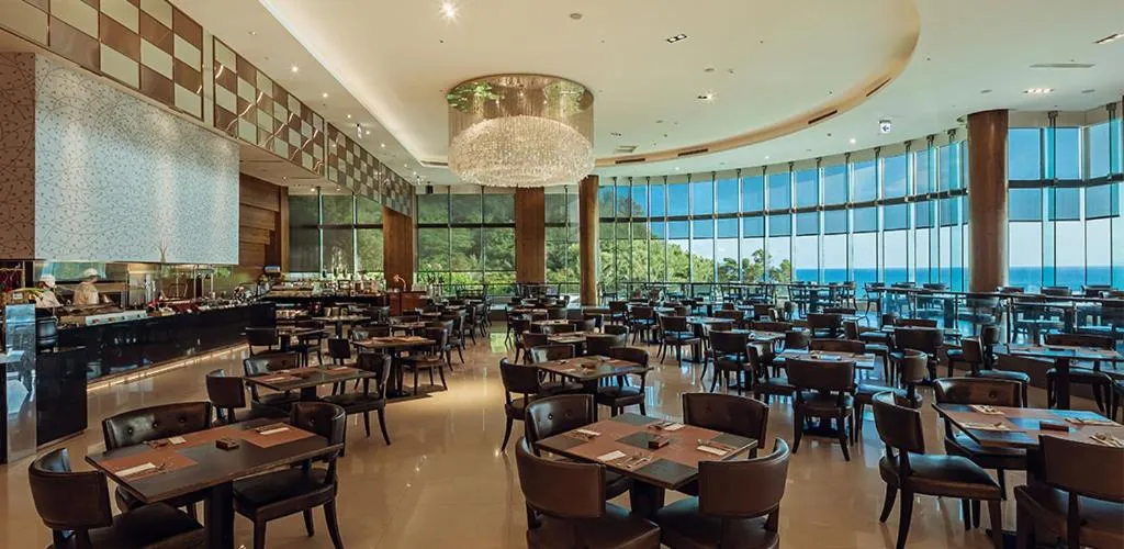 Restaurant/places to eat in H Resort