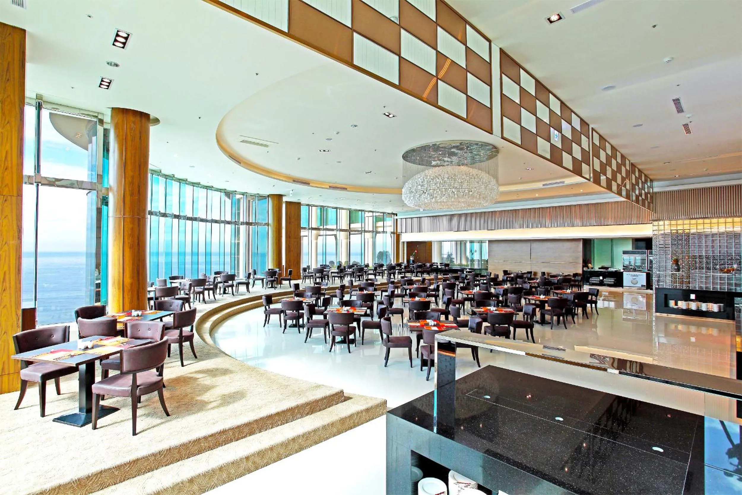 Restaurant/places to eat in H Resort