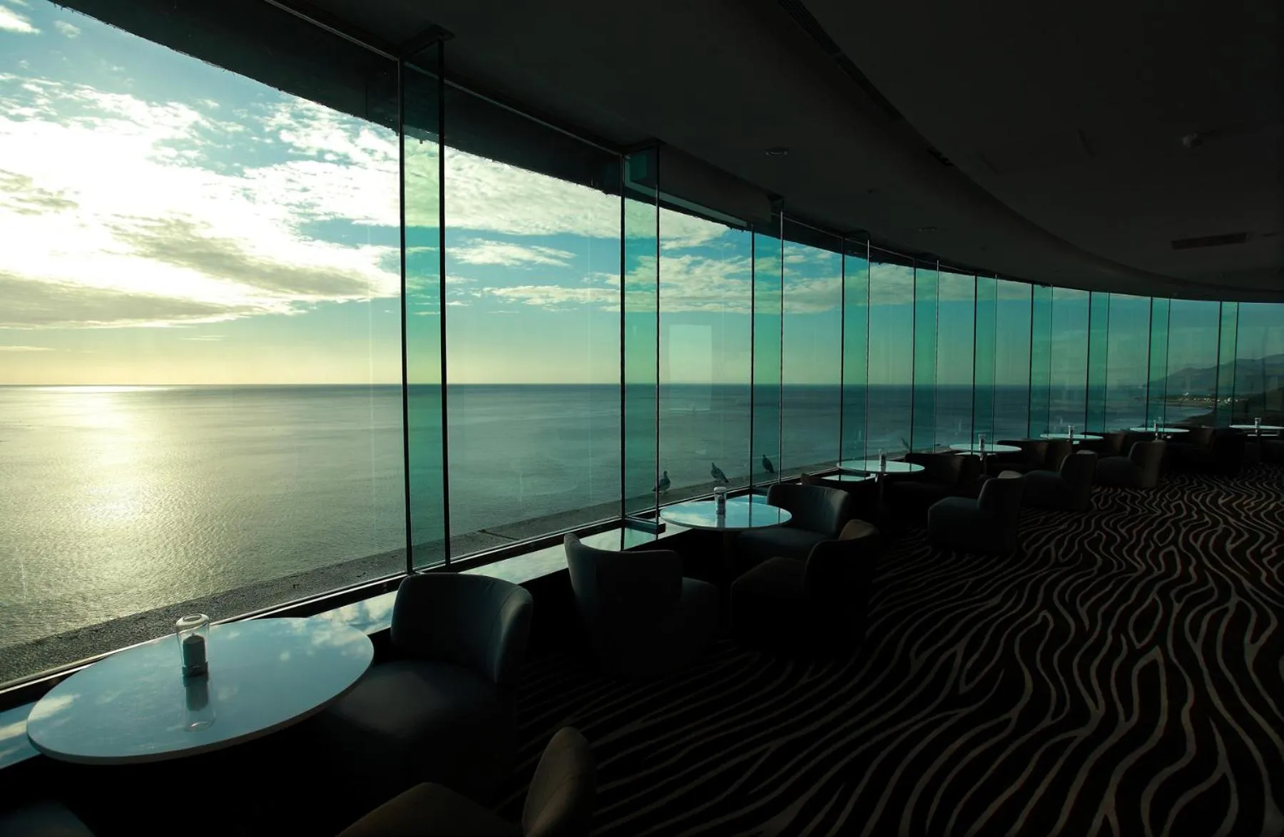 Restaurant/places to eat in H Resort