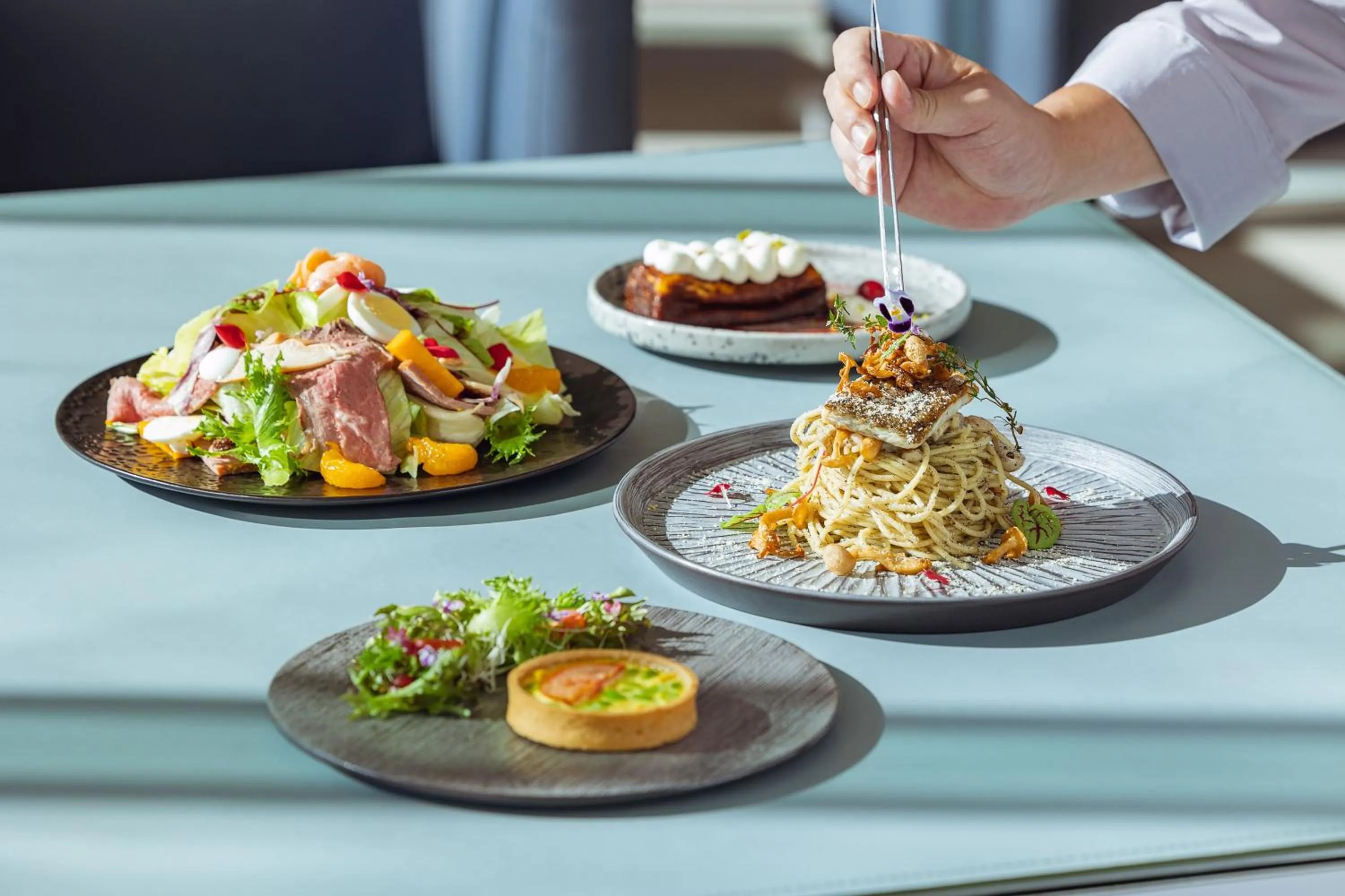 Restaurant/places to eat in H Resort