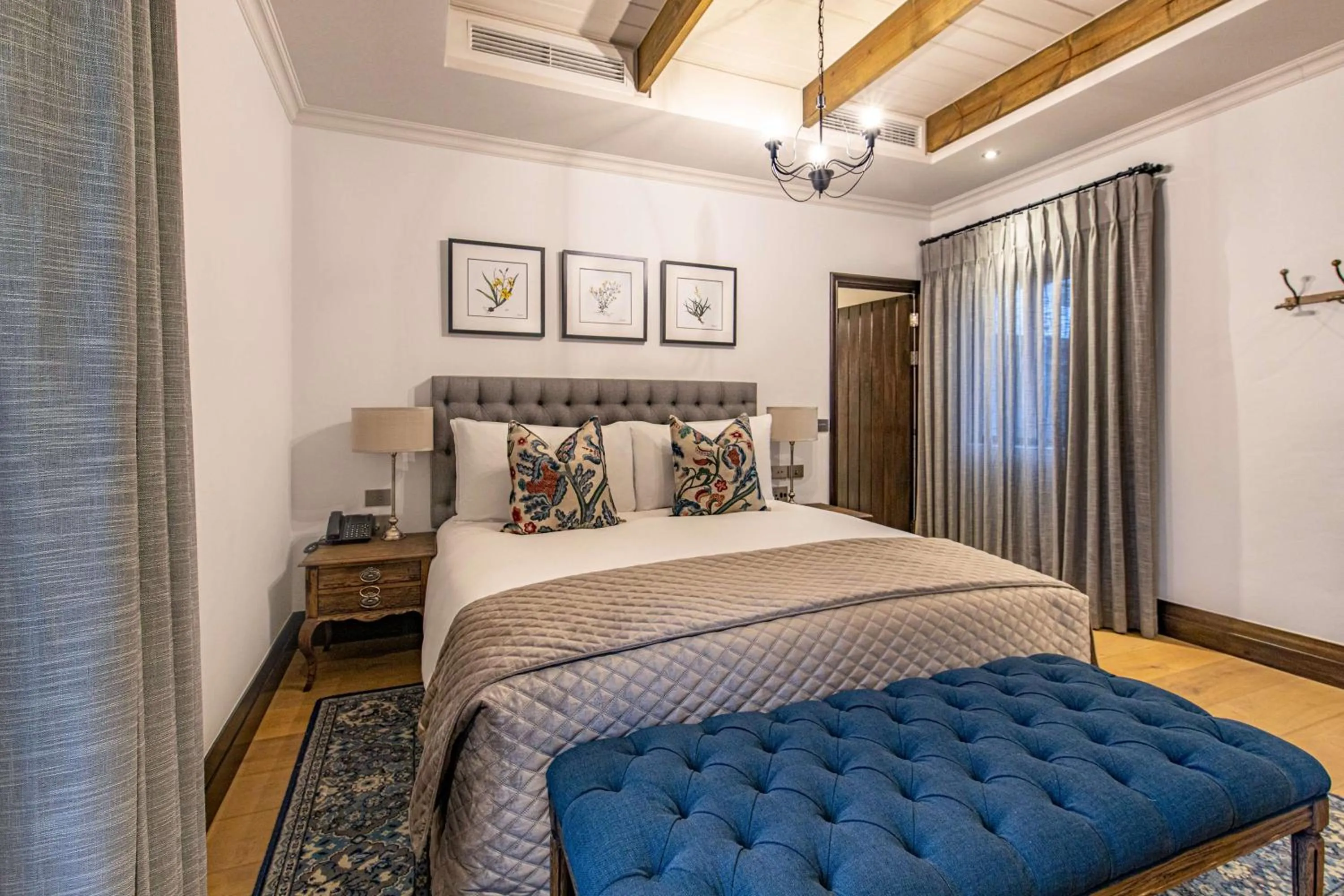 Photo of the whole room, Bed in Southern Sun de Wagen