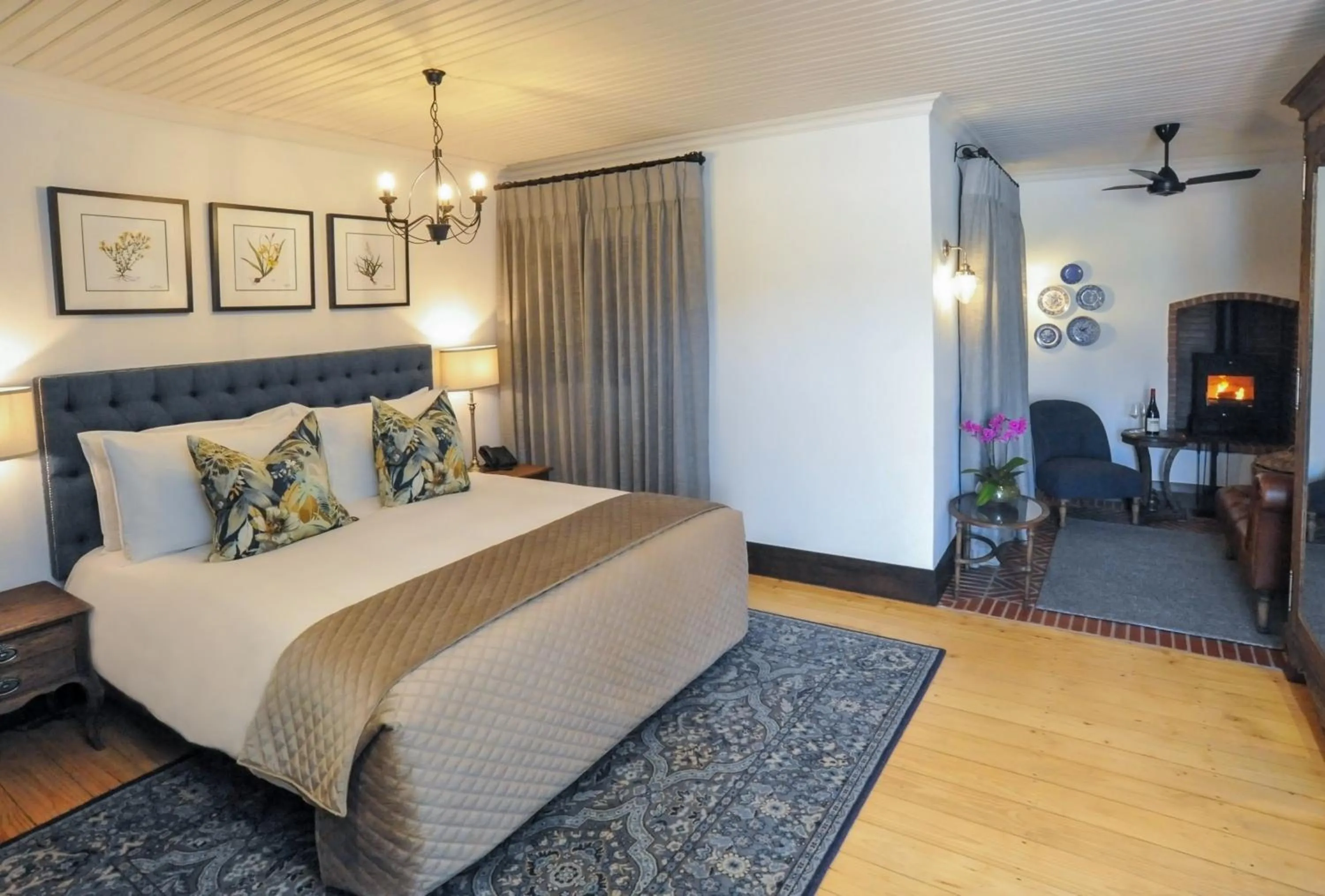 Photo of the whole room, Bed in Southern Sun de Wagen