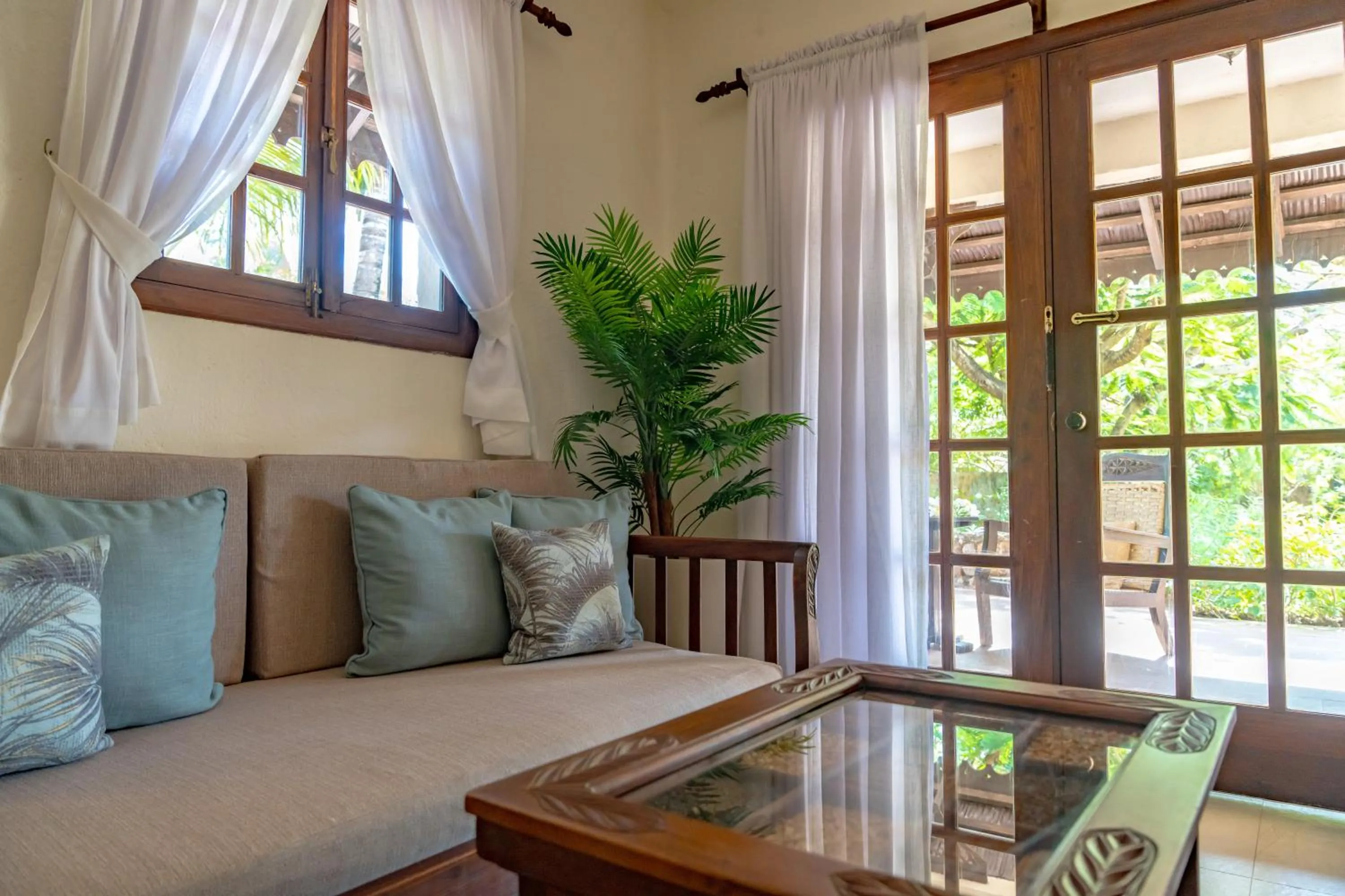 Living room in Breezes Beach Club and Spa