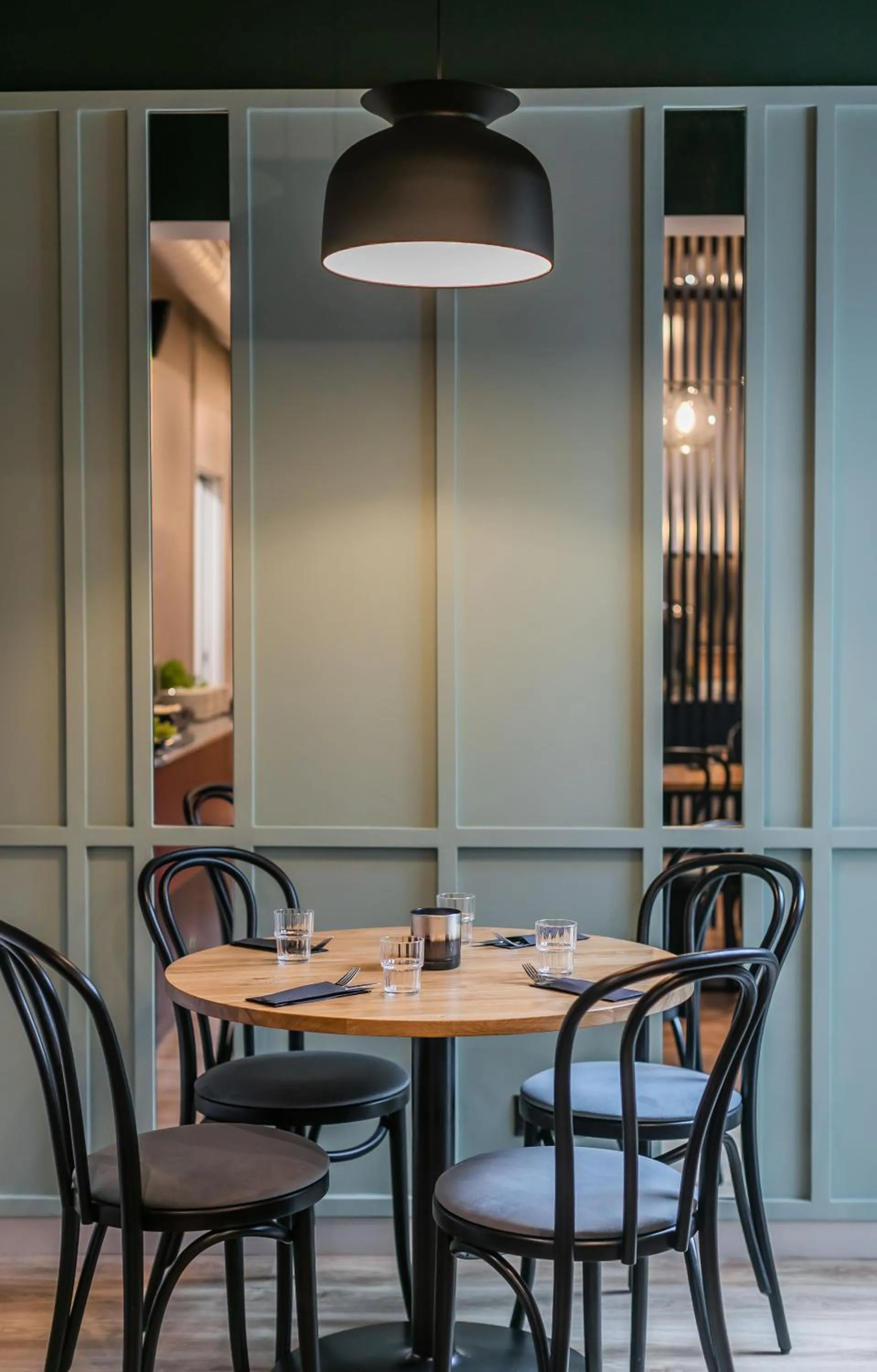 Restaurant/places to eat in Hotel Vesper House