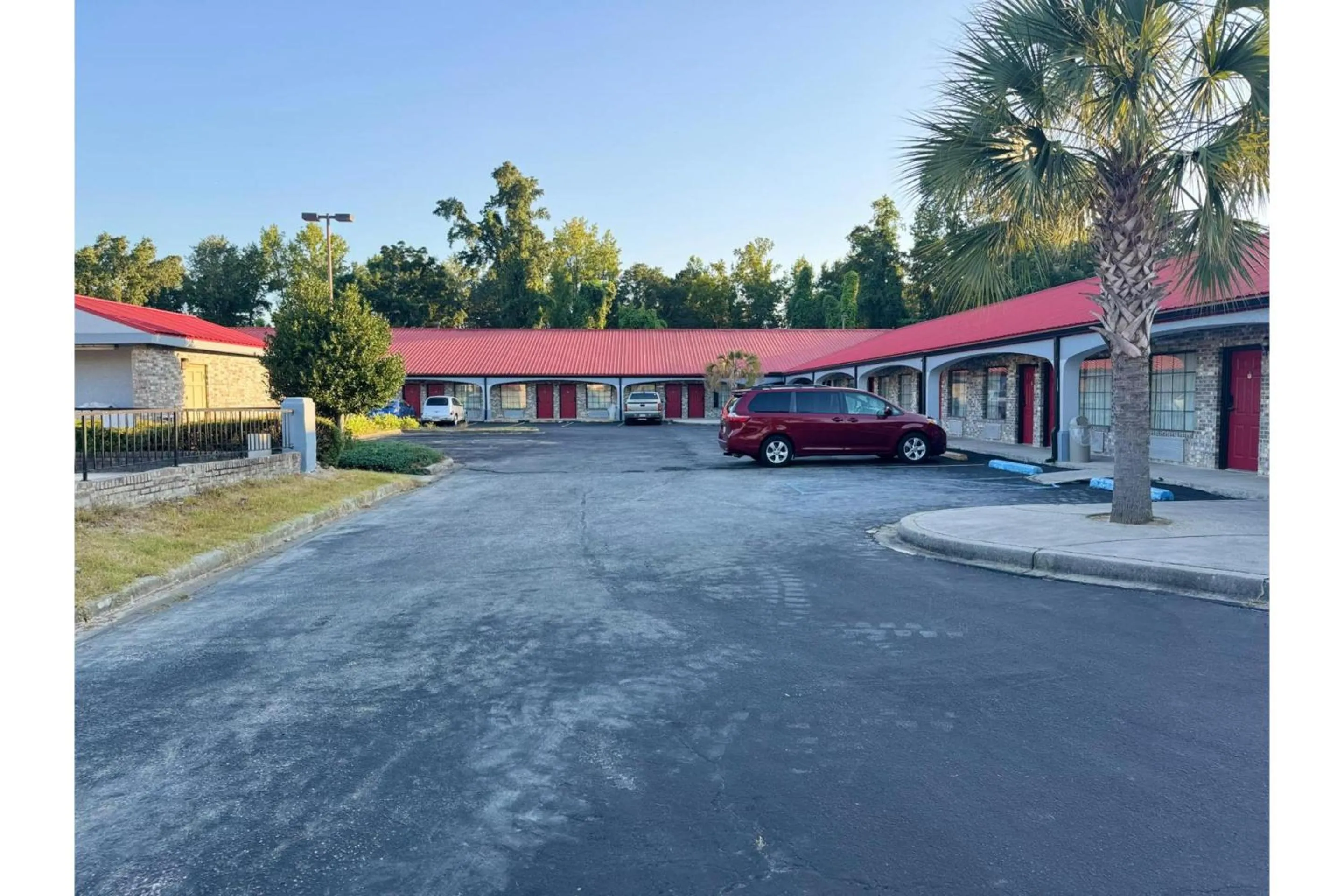 Parking in Budget Inn By Belvilla St George I-95