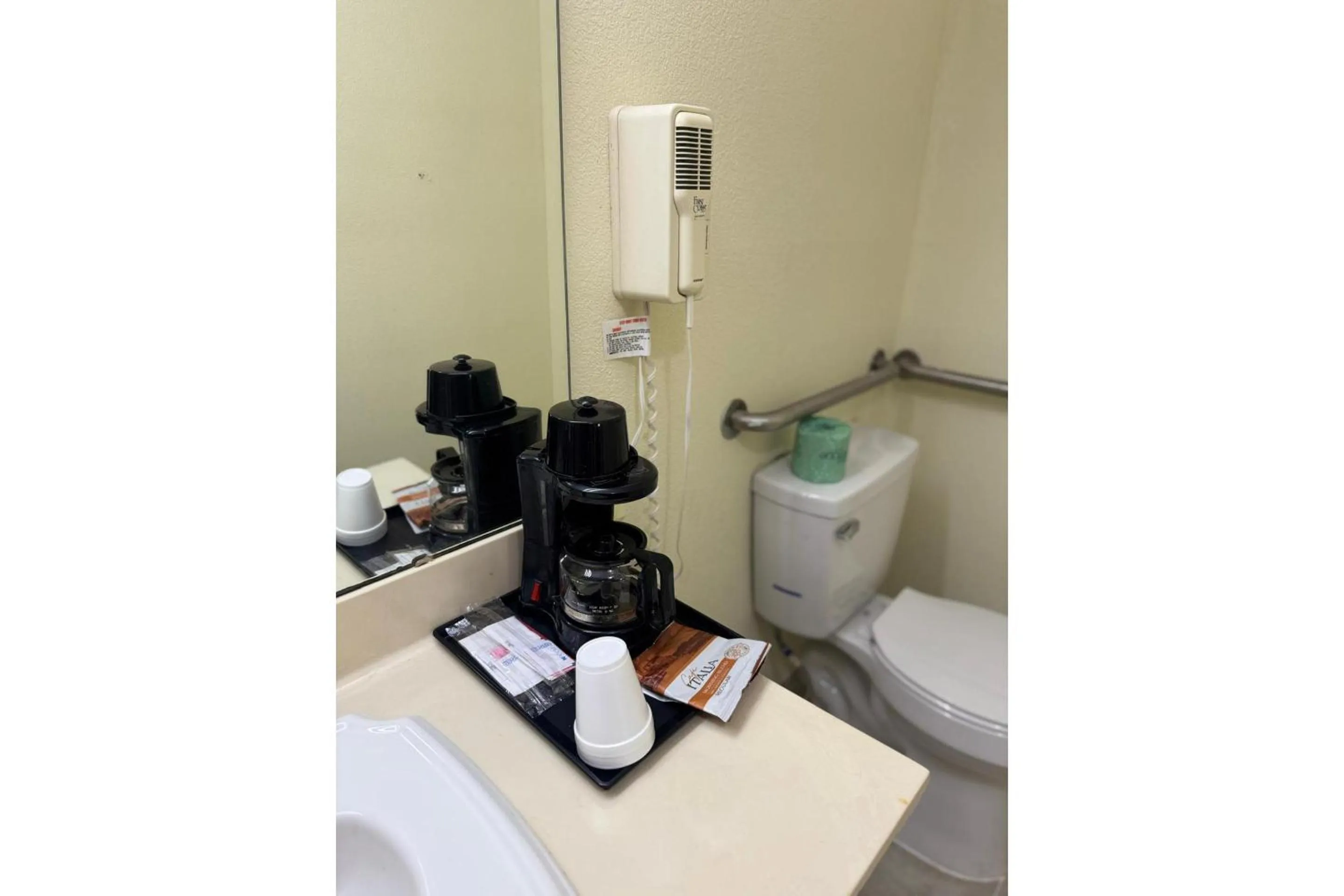 Bathroom in Budget Inn By Belvilla St George I-95