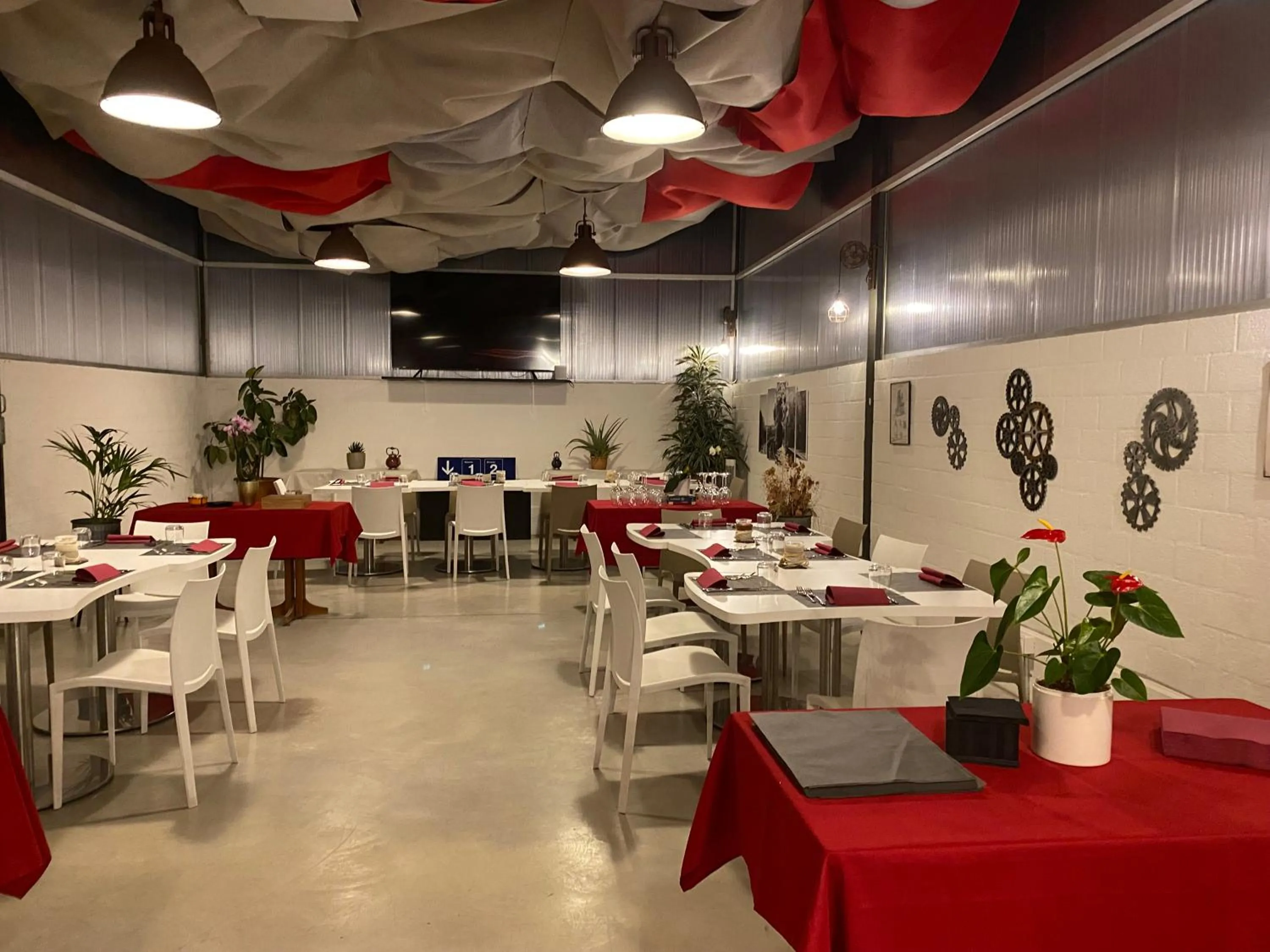 Communal lounge/ TV room in Albergo Ristorante Stazione Balerna