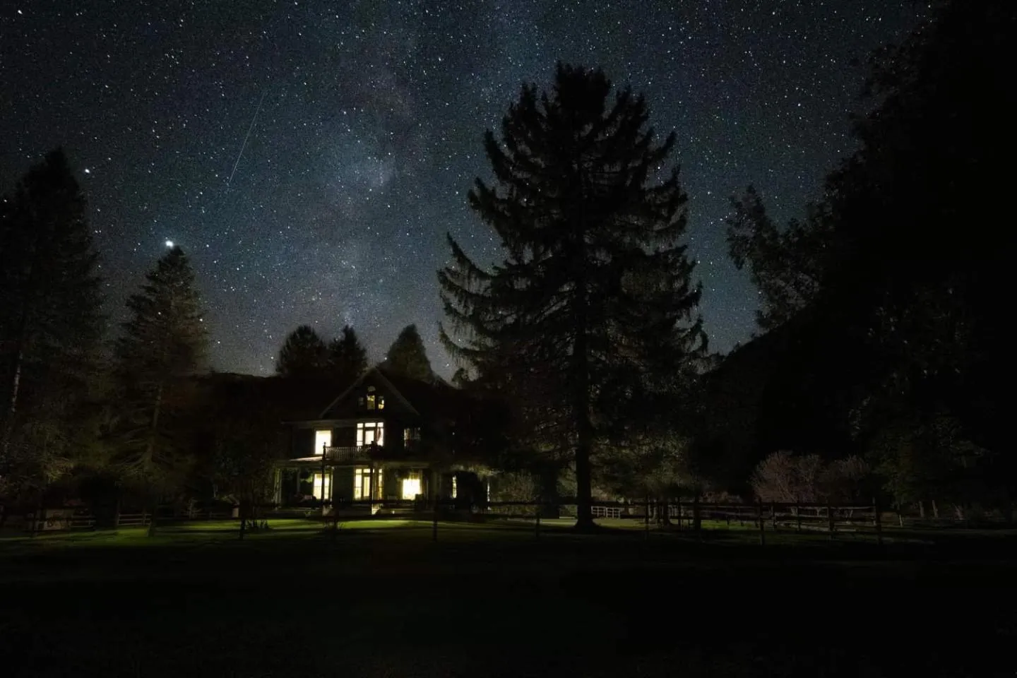 Laurel River Club Bed & Breakfast or LRCBNB