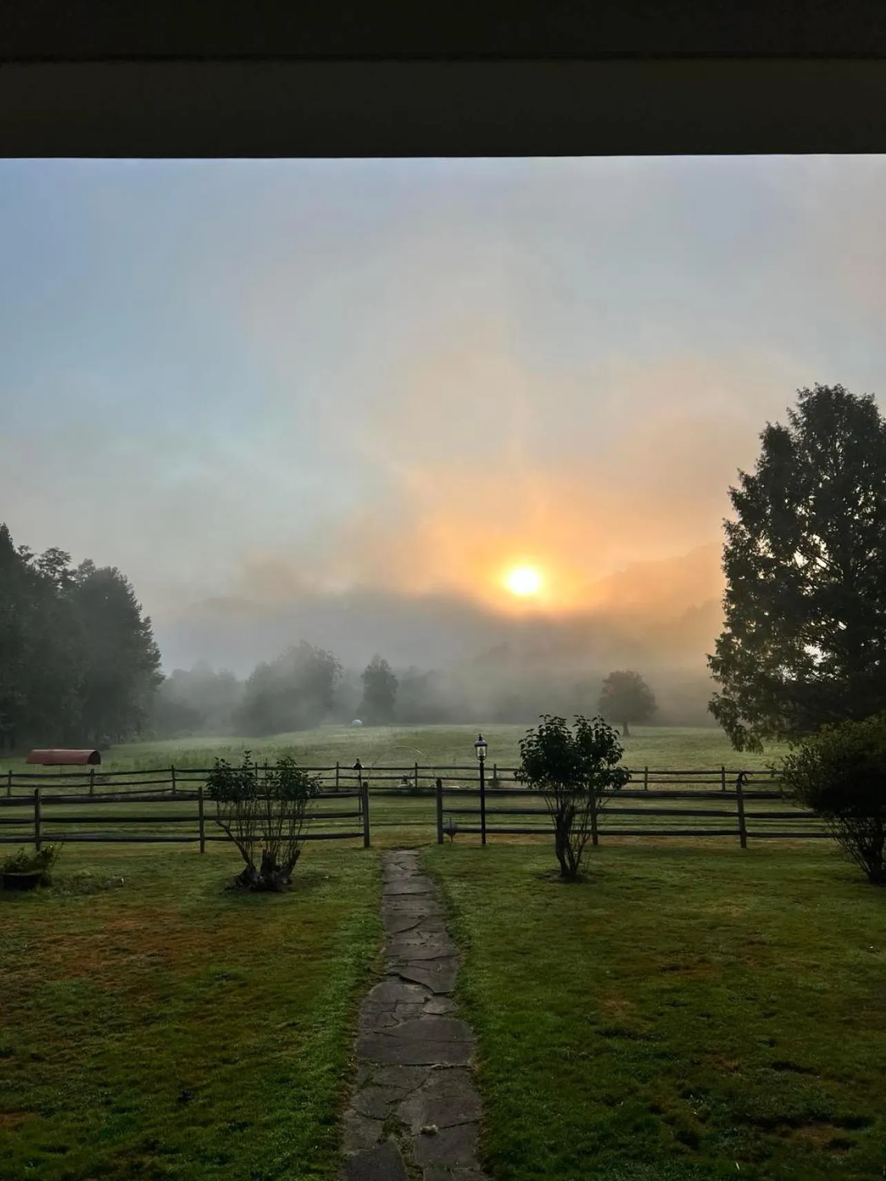 Laurel River Club Bed & Breakfast or LRCBNB