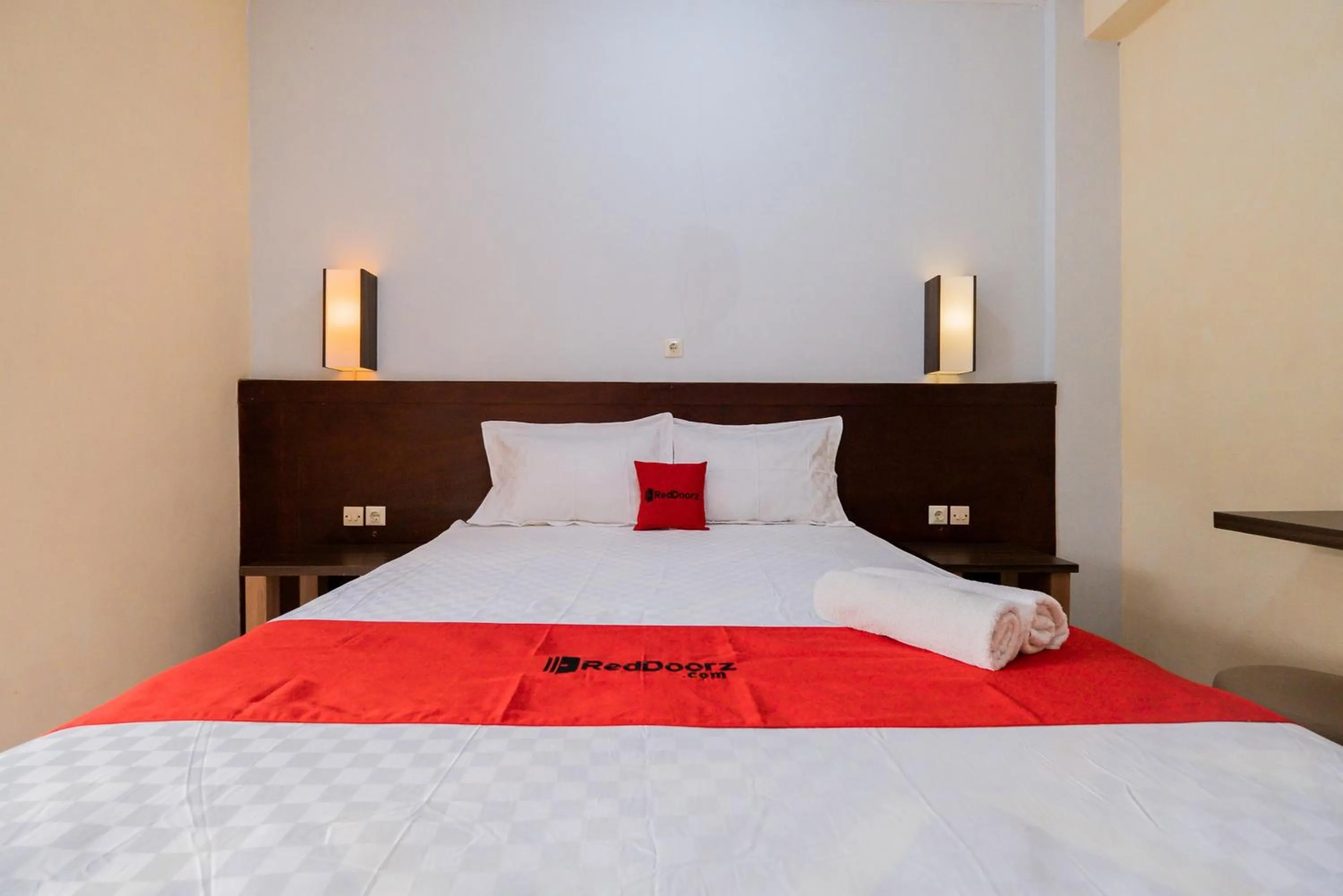 Bed in RedDoorz at Omahku Guest House Batu