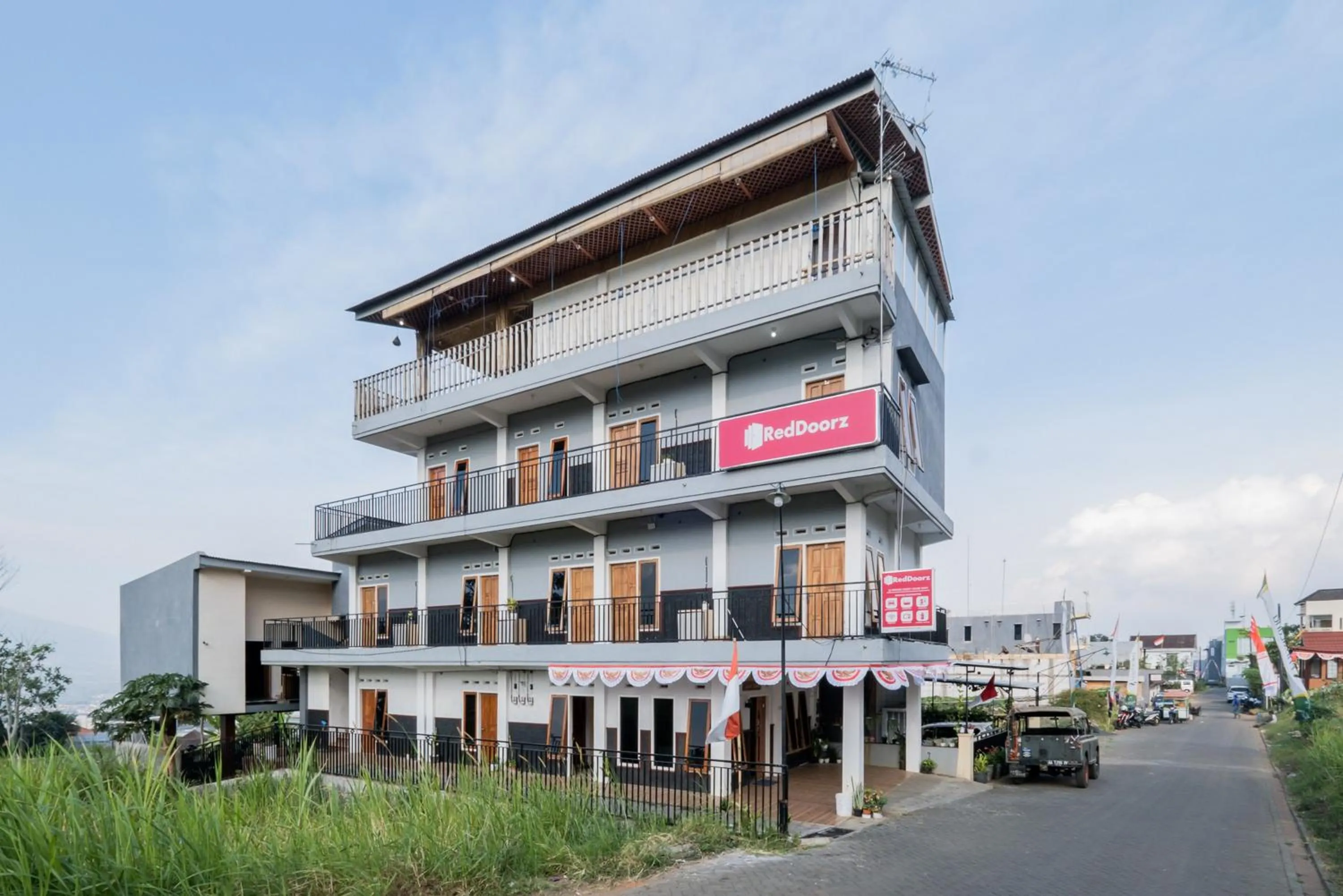 Property building in RedDoorz at Omahku Guest House Batu
