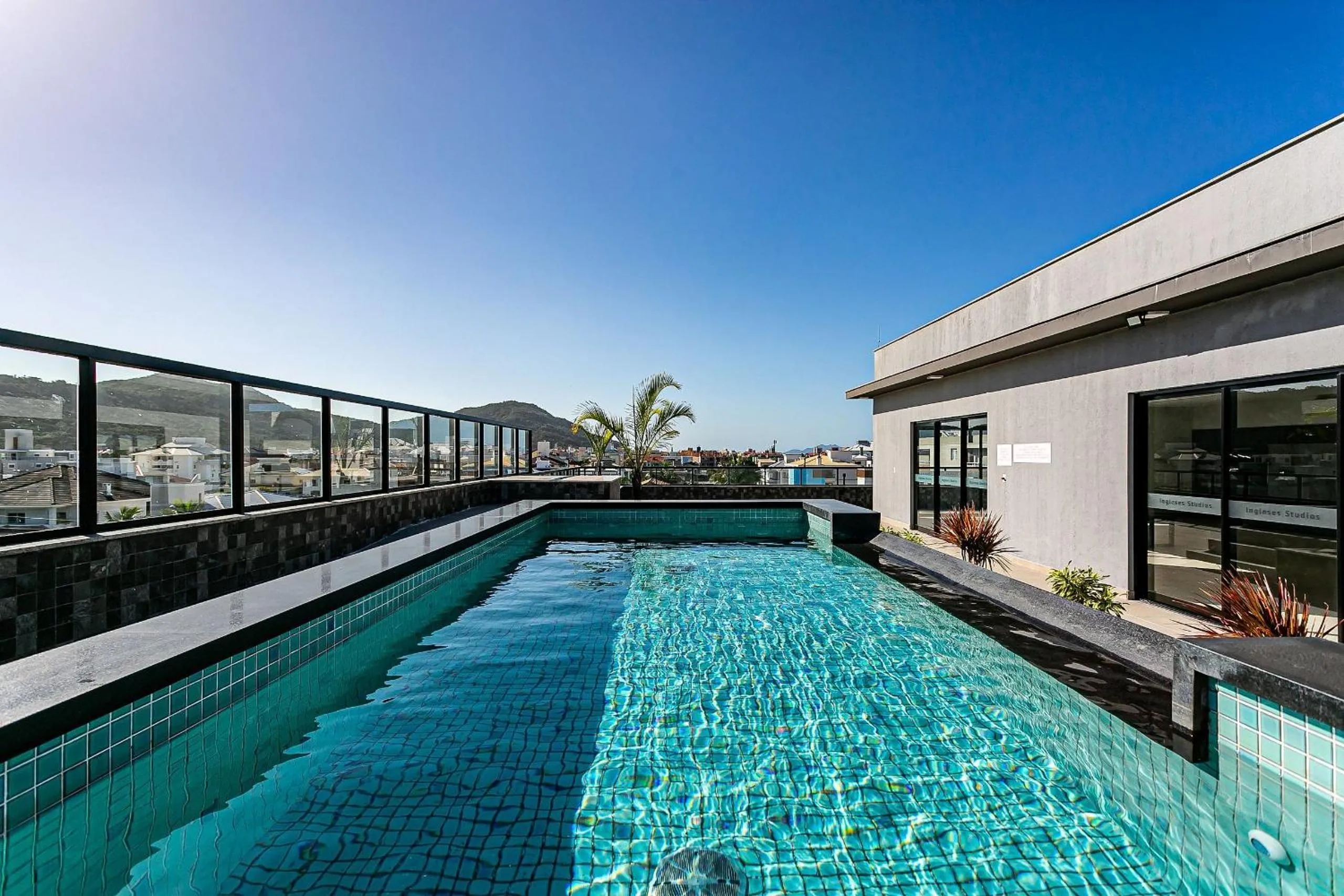 New studio well located 750m from the beach STI209