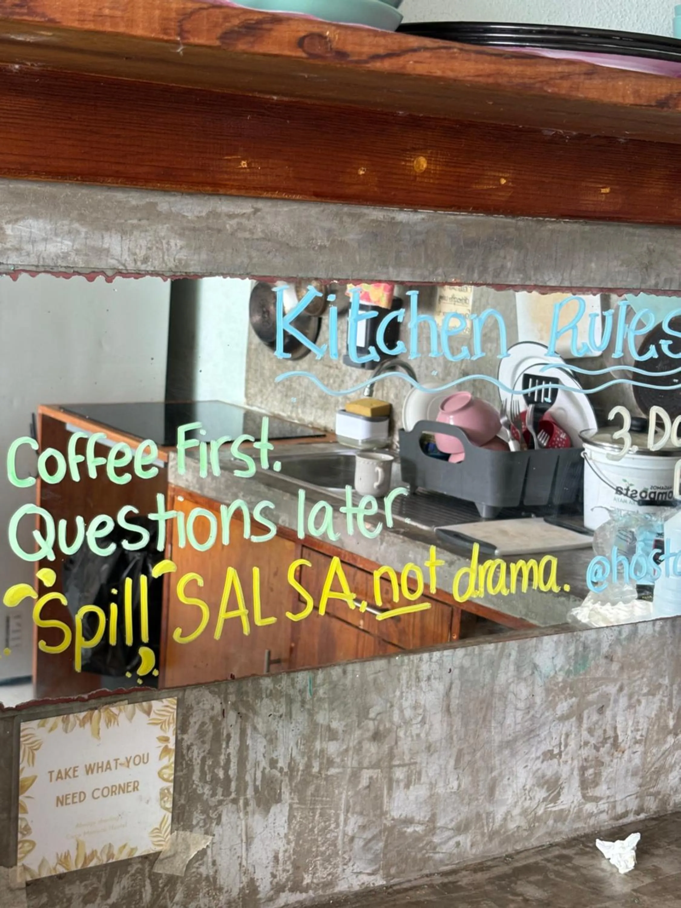 Communal kitchen in Hostal Cuca Macuca