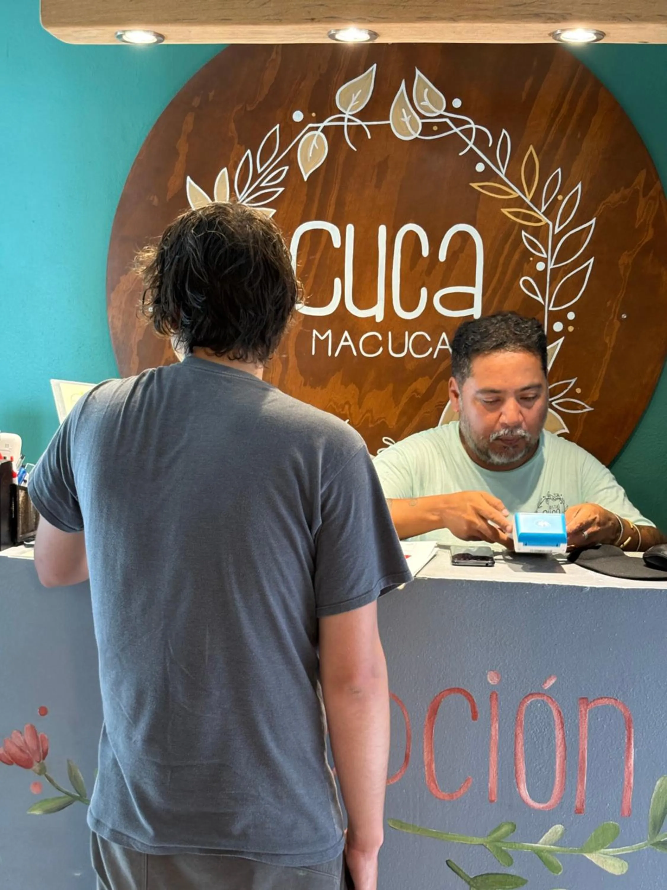 Logo/Certificate/Sign in Hostal Cuca Macuca