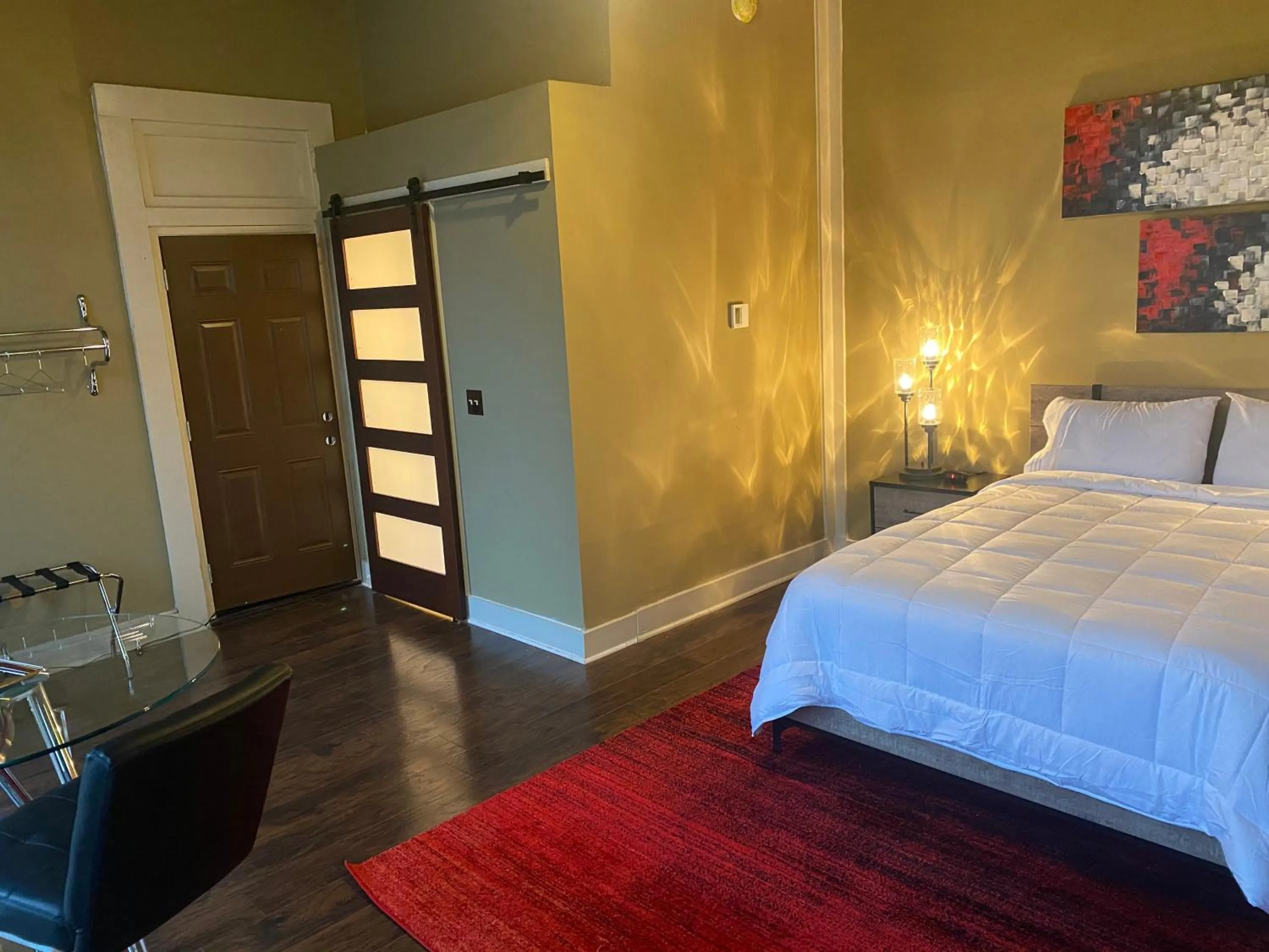 Photo of the whole room in The Skylight Hotel