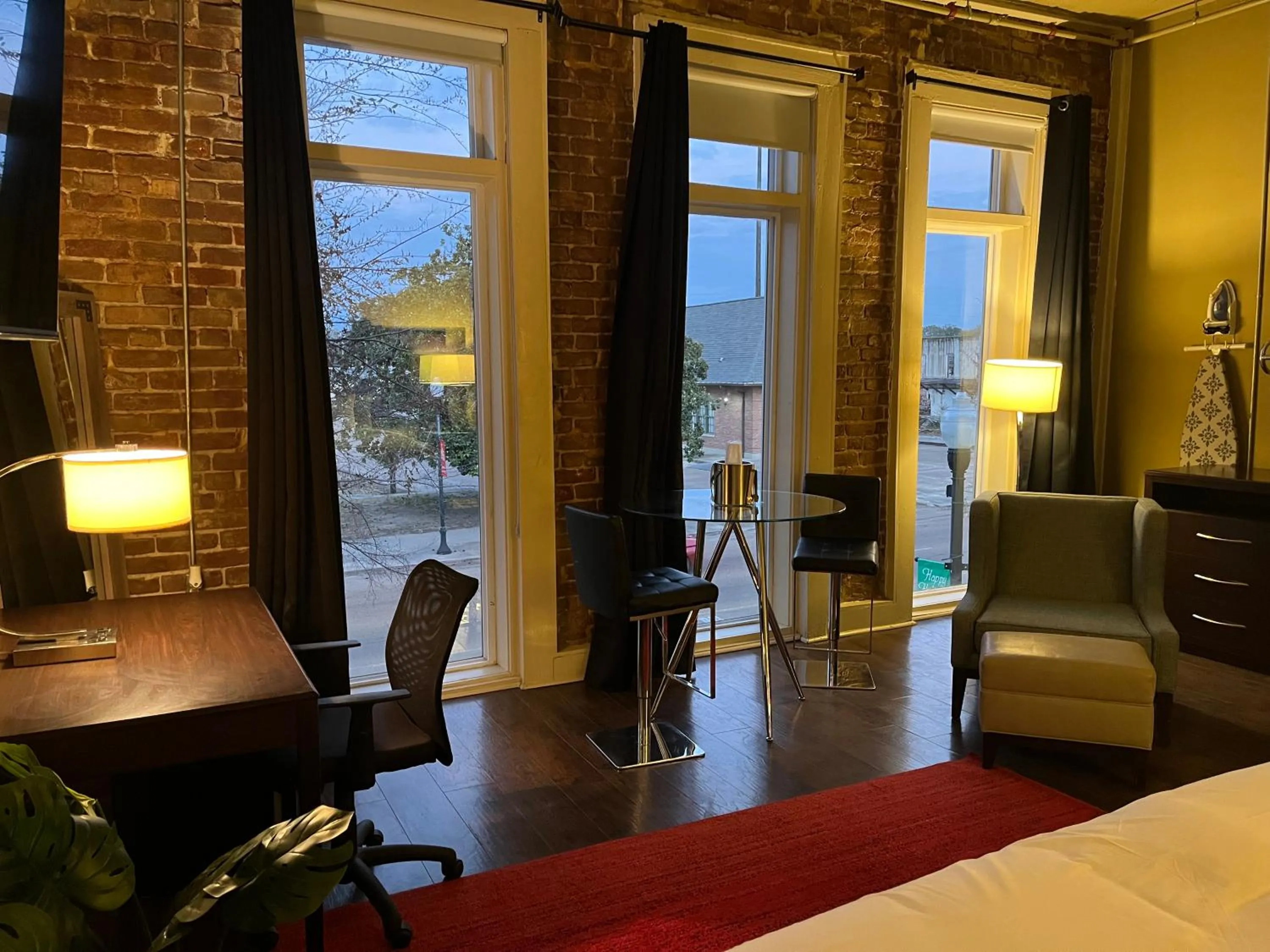 Photo of the whole room in The Skylight Hotel