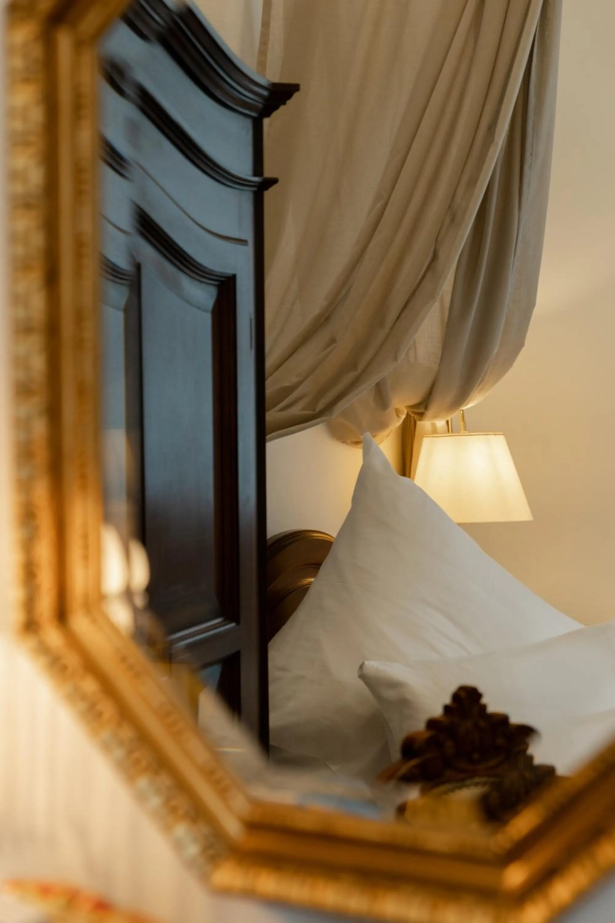 Decorative detail, Bed in Hotel Weisses Haus