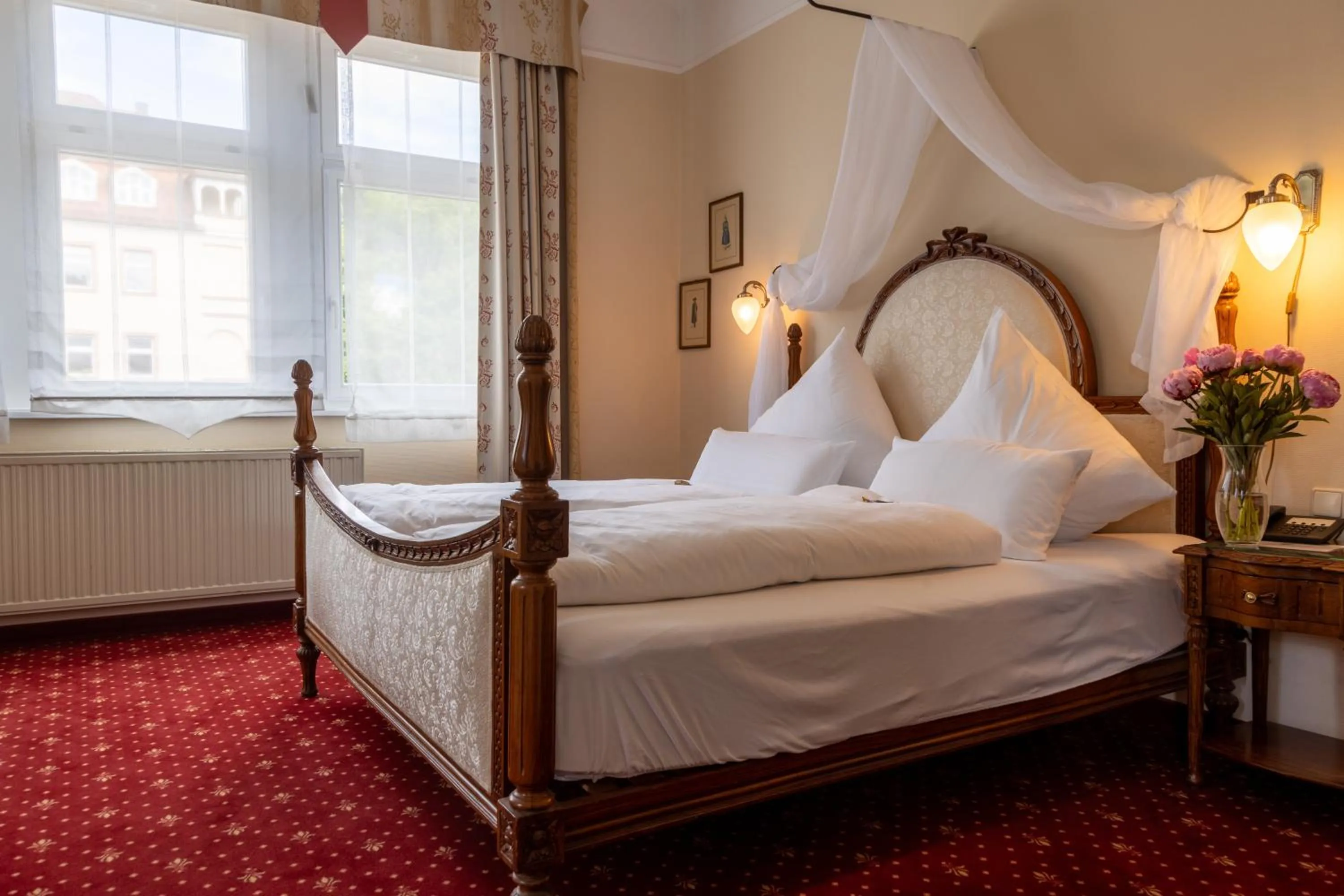 Bed in Hotel Weisses Haus