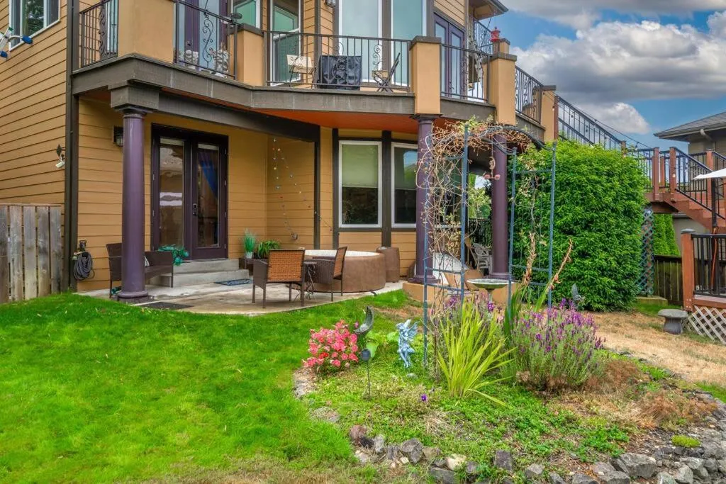 Property building in Villa Luna