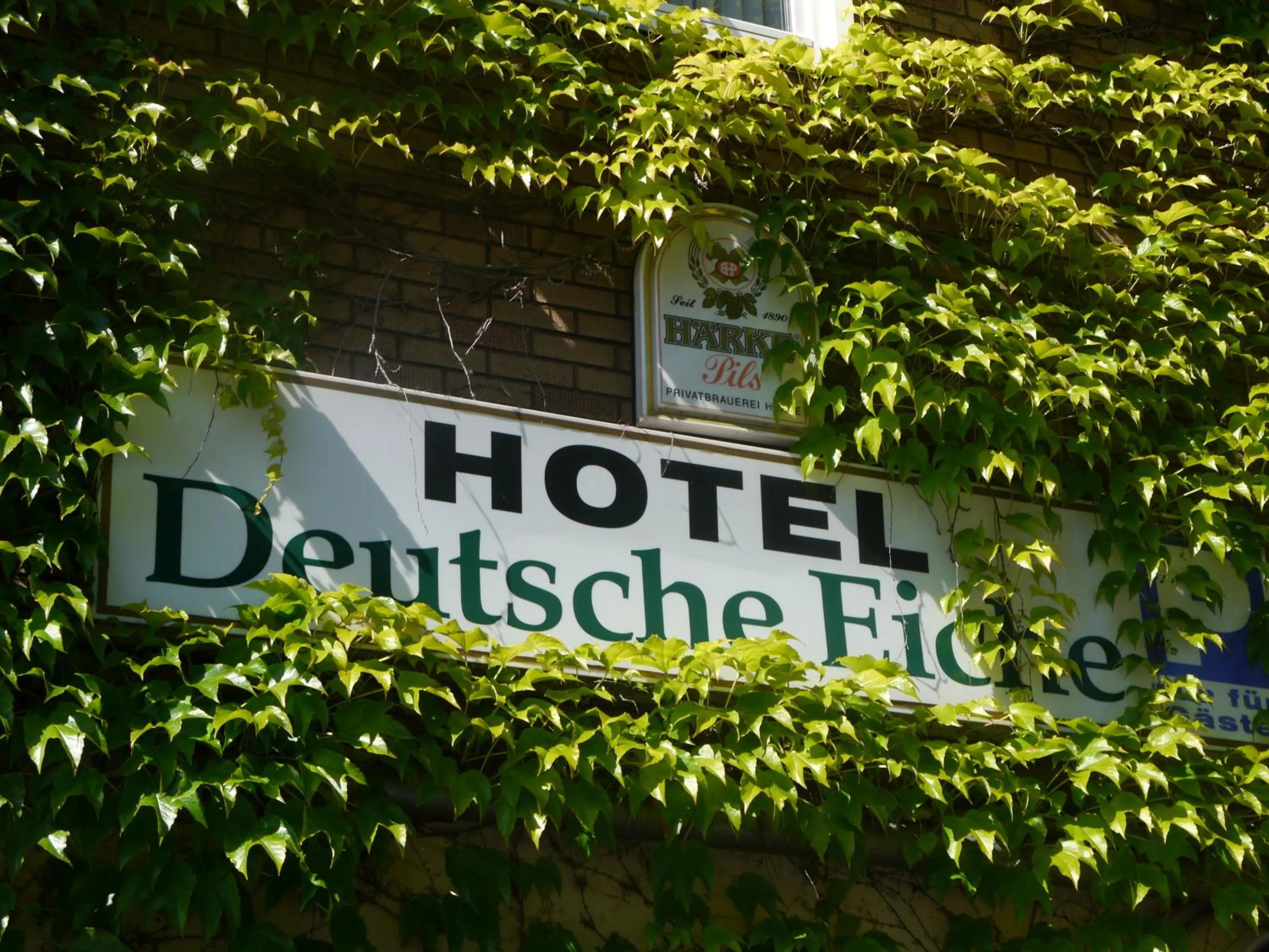 Property logo or sign in Hotel Deutsche Eiche in Northeim