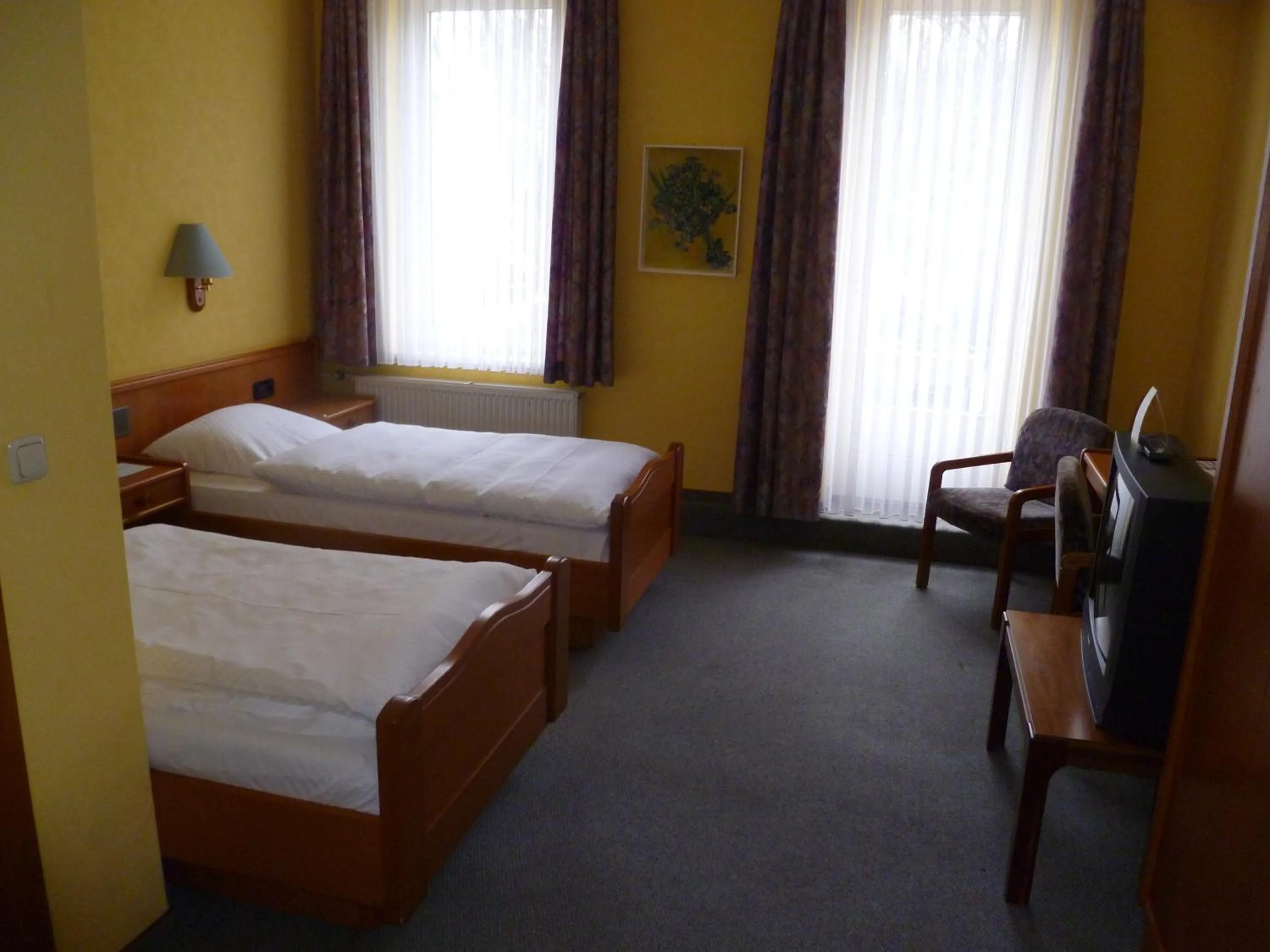 Bedroom, Bed in Hotel Deutsche Eiche in Northeim