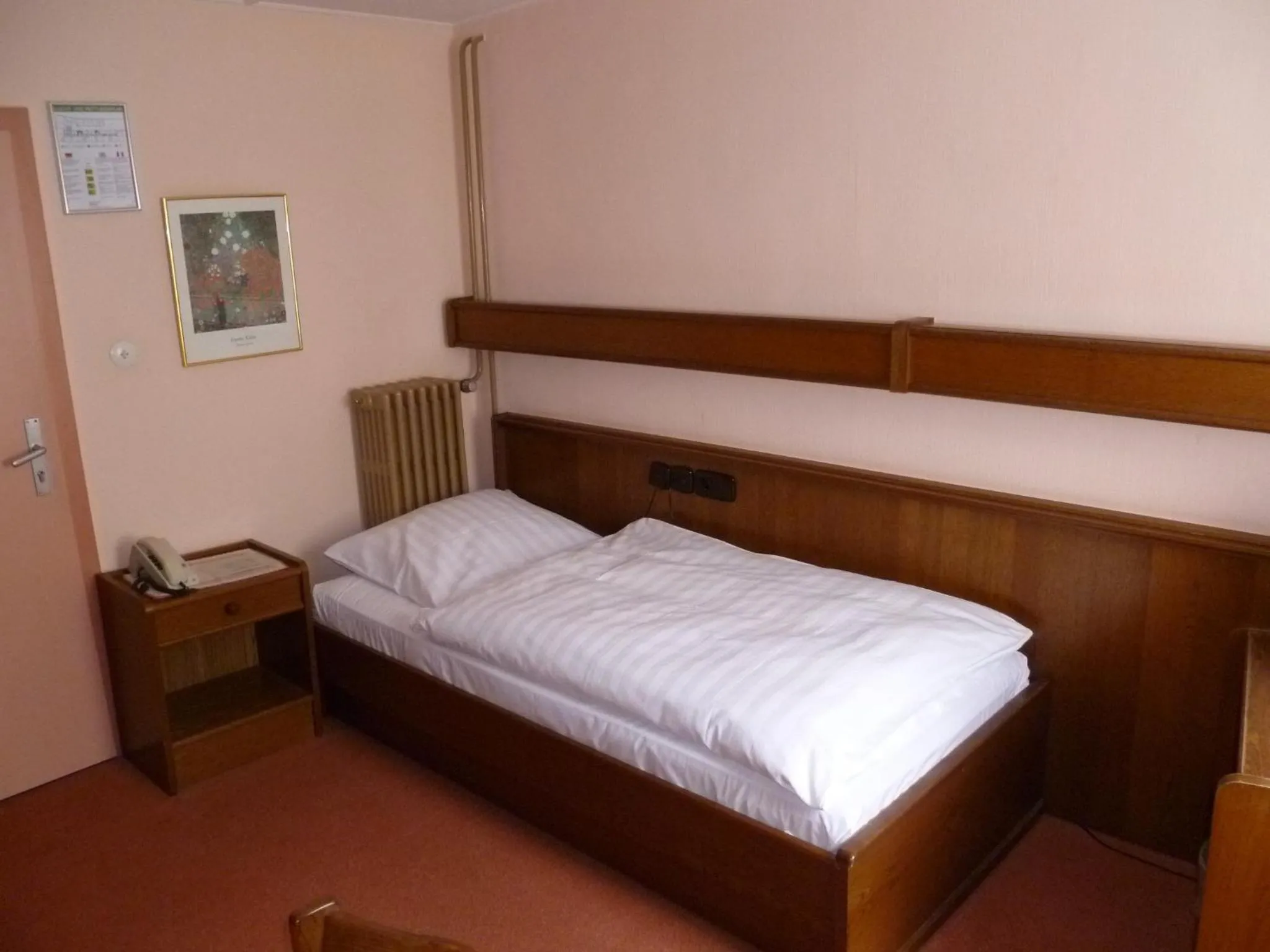 Photo of the whole room, Bed in Hotel Deutsche Eiche in Northeim