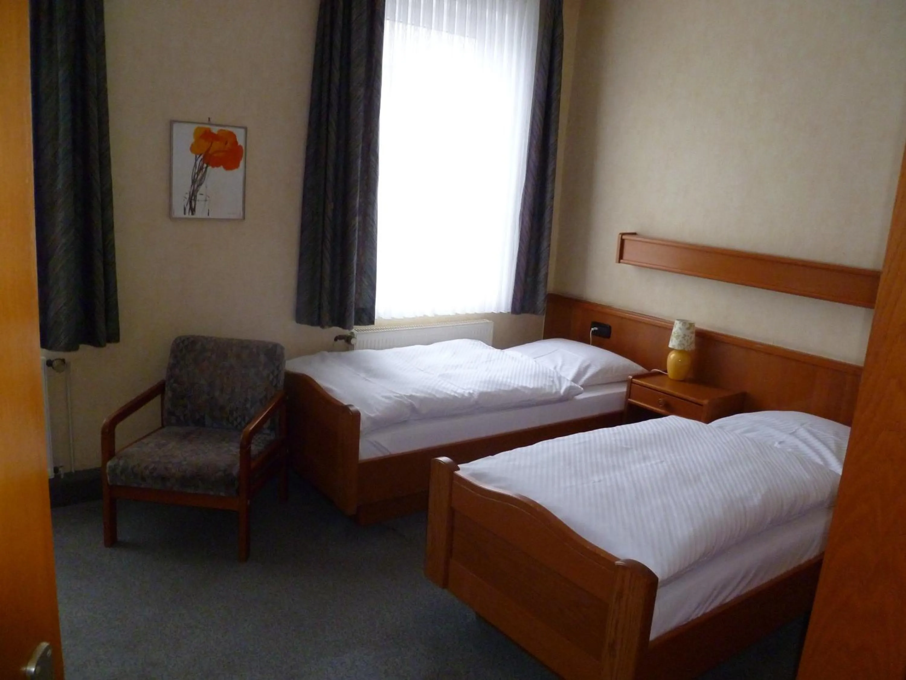 Photo of the whole room, Bed in Hotel Deutsche Eiche in Northeim