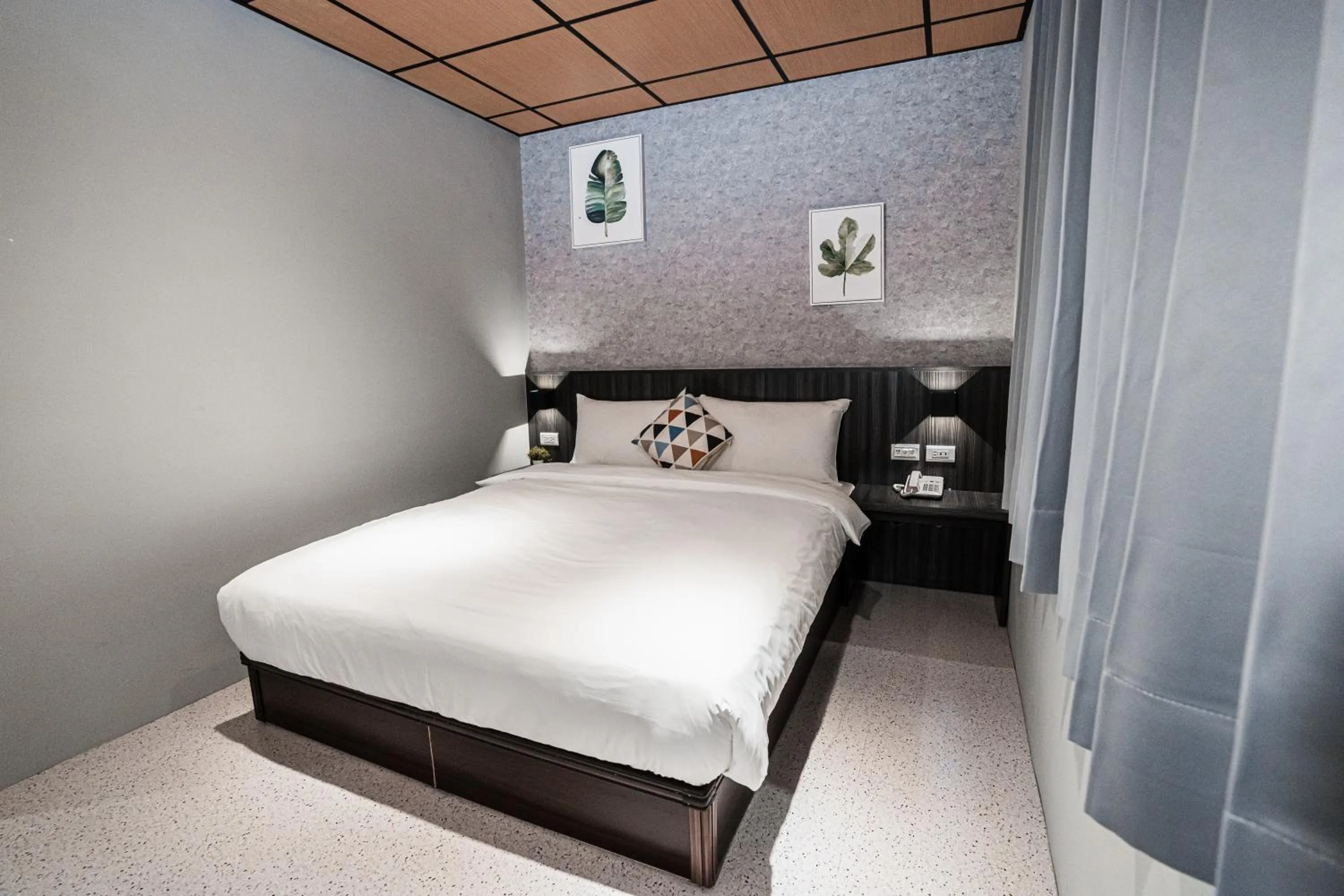 Photo of the whole room, Bed in ZZINN,penghu