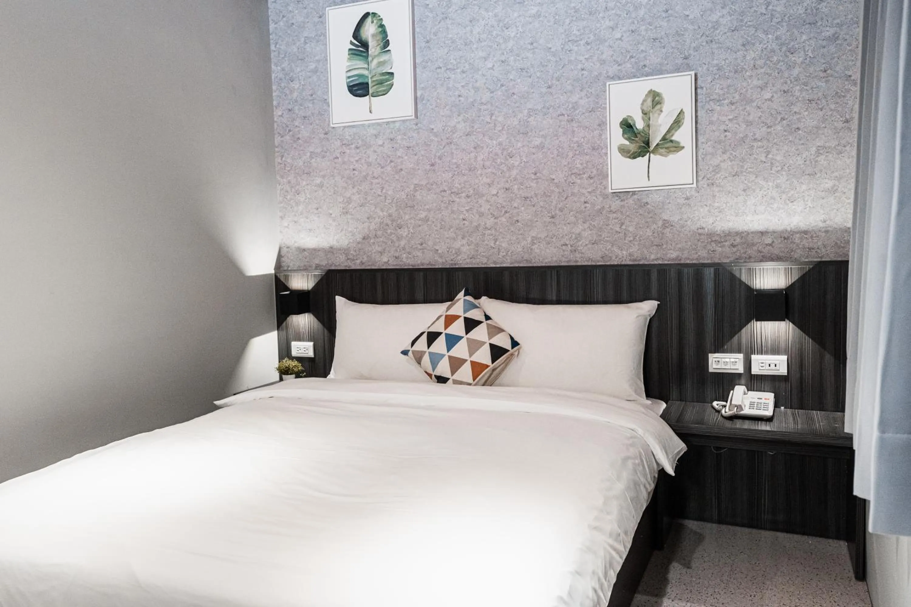 Photo of the whole room, Bed in ZZINN,penghu